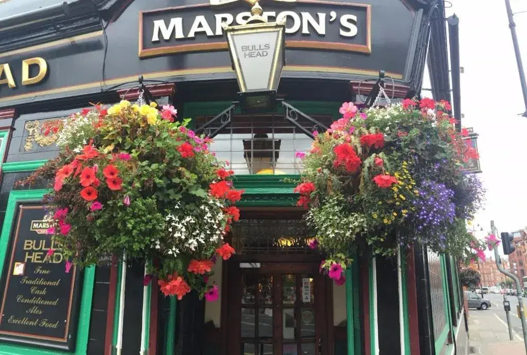 Facade/entrance in The Bulls Head Hotel