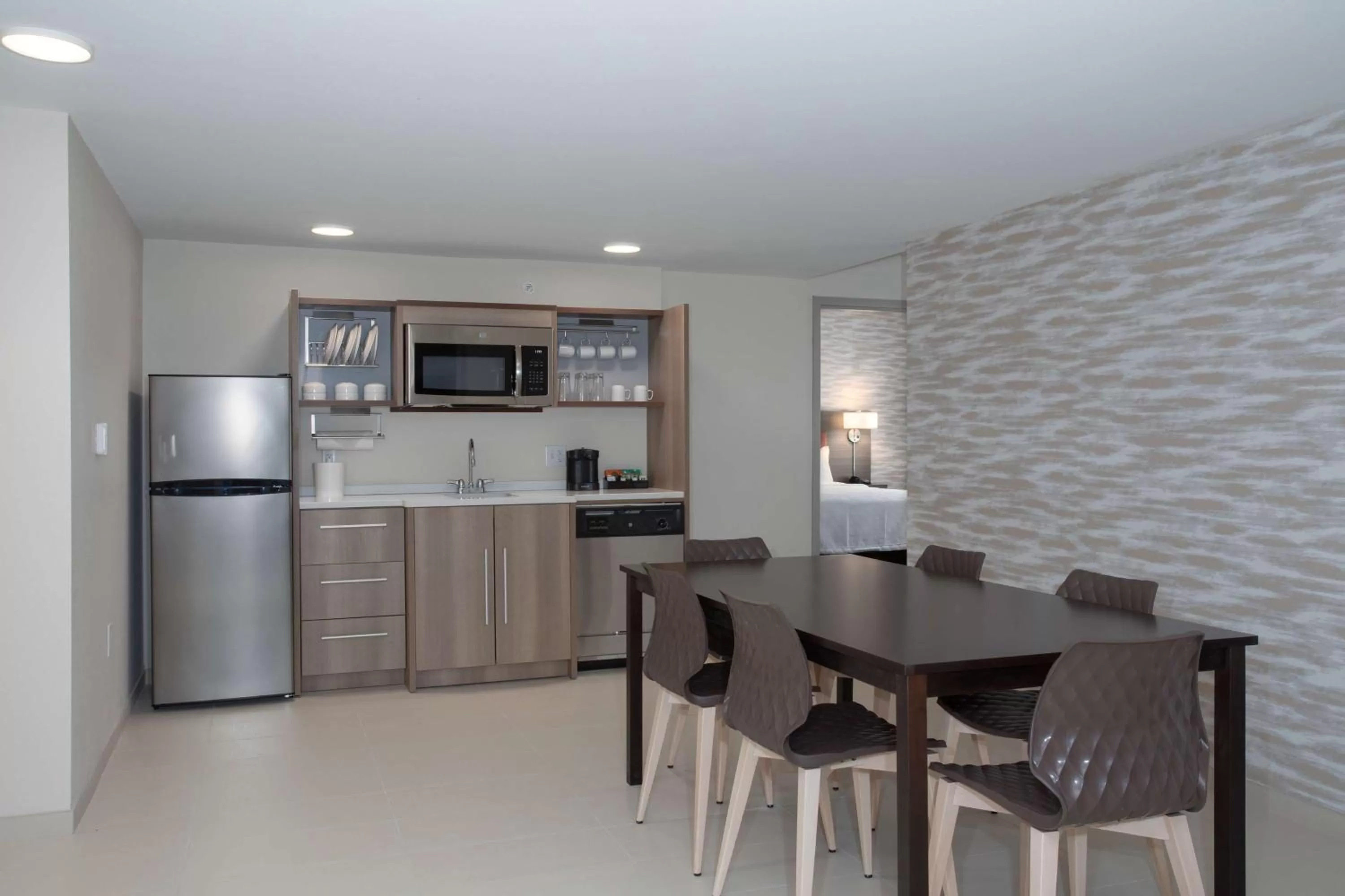 Kitchen or kitchenette in Home2 Suites By Hilton Omaha Un Medical Ctr Area