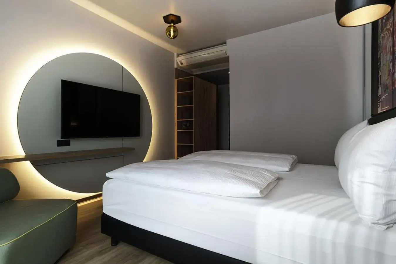 Photo of the whole room, Bed in Vienna House Easy by Wyndham Berlin Potsdamer Platz