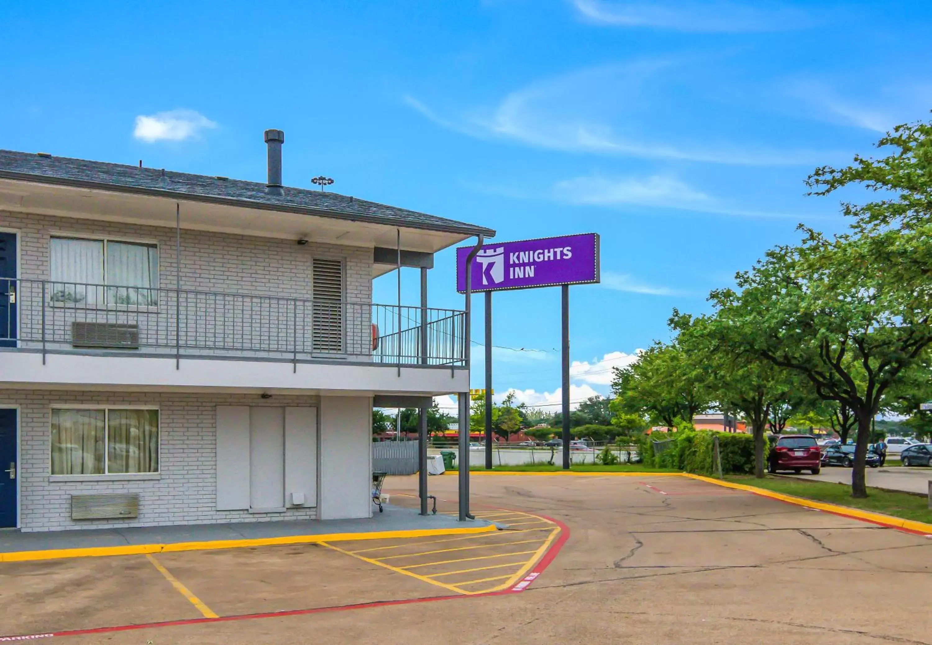 Property Building in Knights Inn North Richland Hills