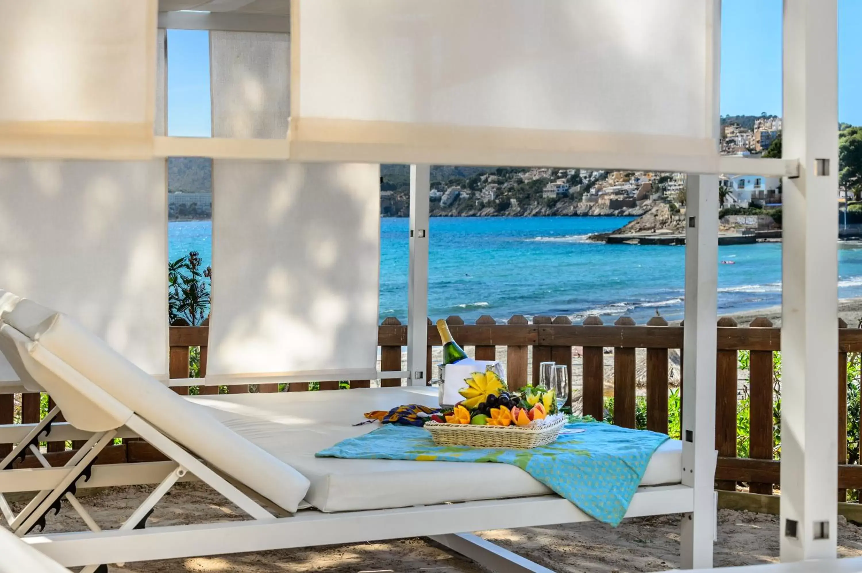 sunbed in Hotel Vibra Beverly Playa sunbed in Hotel Vibra Beverly Playa