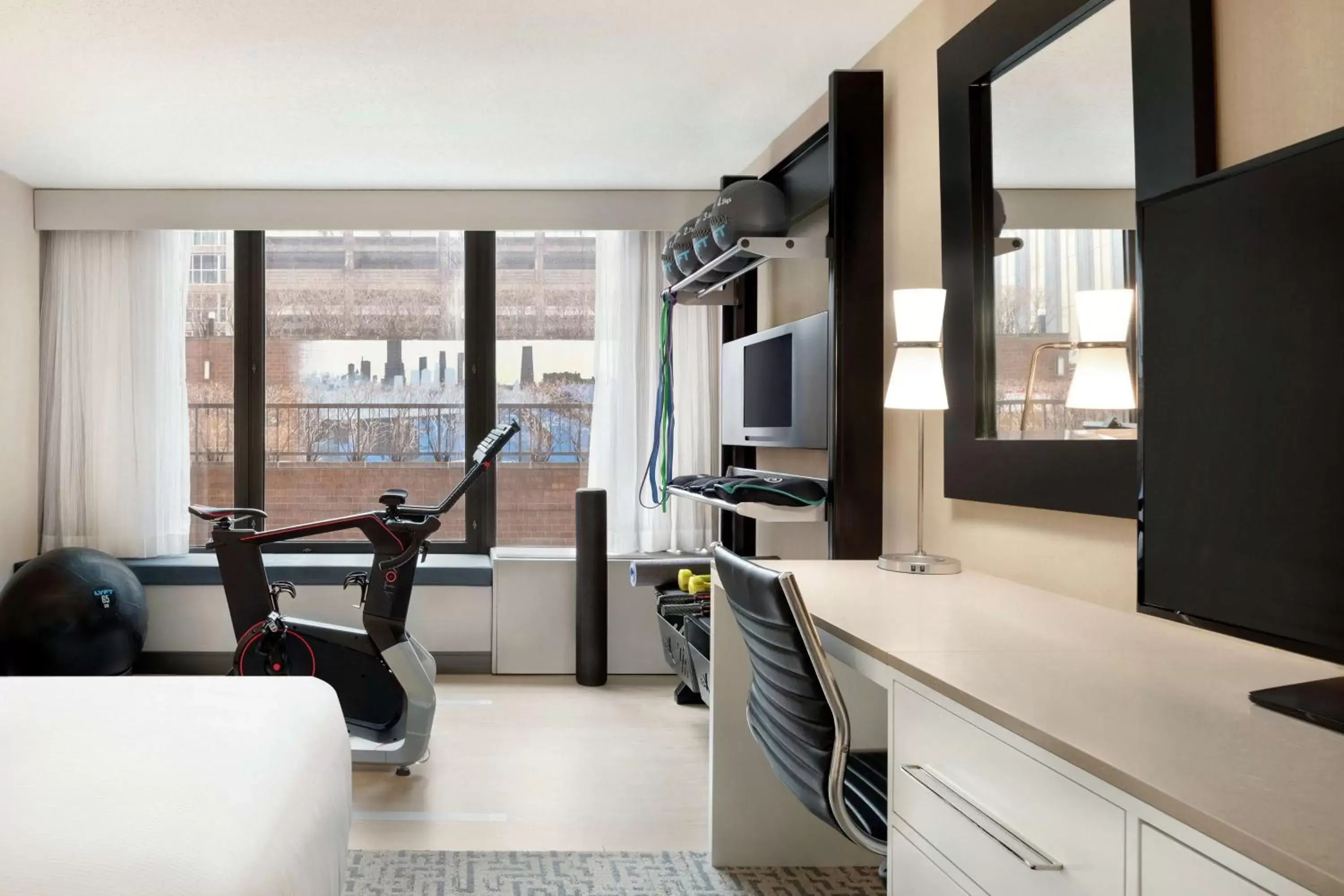 Bedroom, TV/Entertainment Center in DoubleTree by Hilton Chicago Magnificent Mile