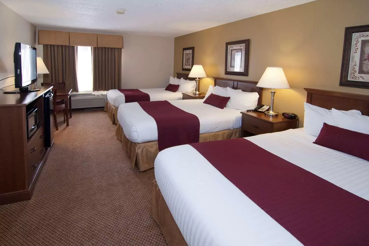 Bed in Best Western Plus Albert Lea I-90/I-35 Hotel