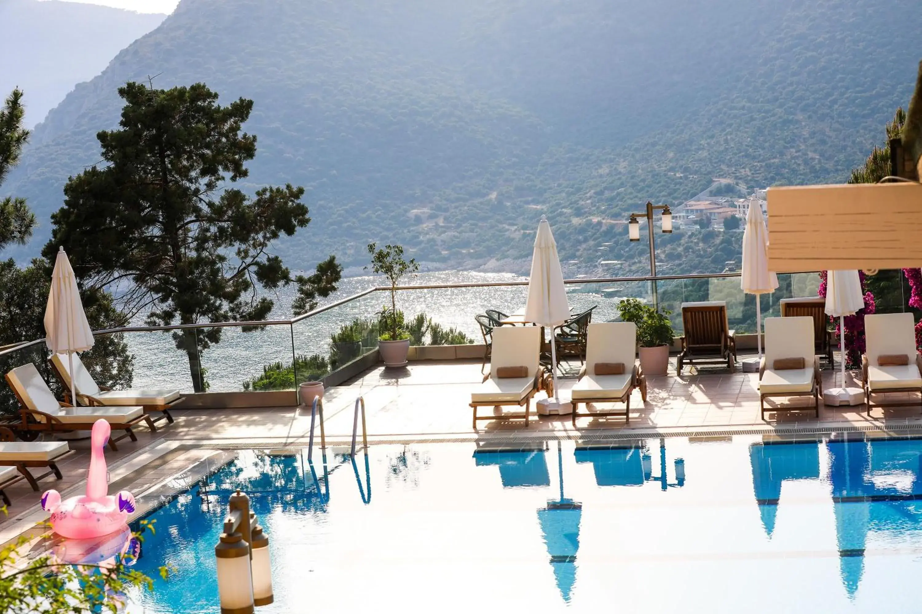 Pool view, Swimming Pool in Happy Hotel