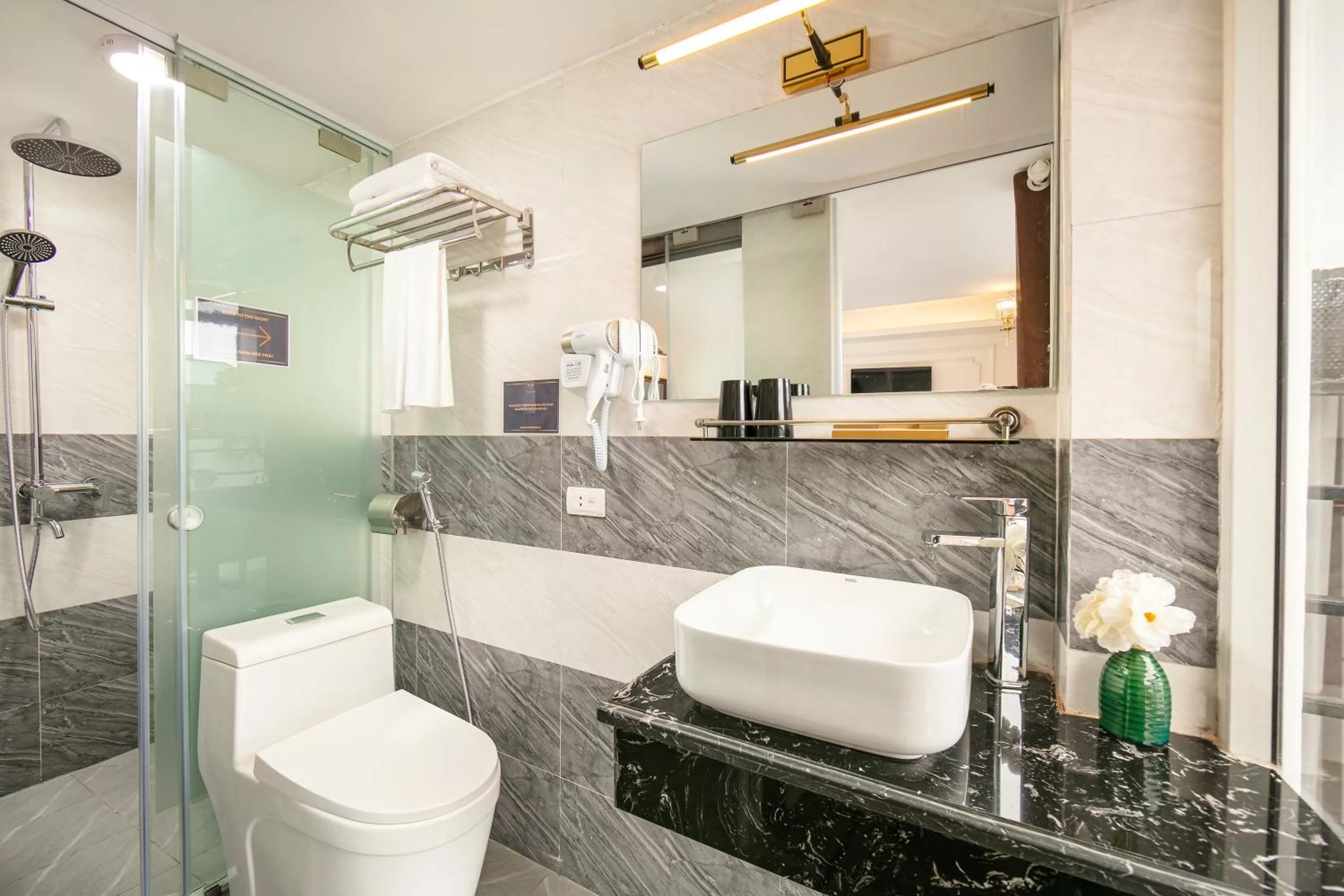 Shower in TrangTrang Classy Hotel