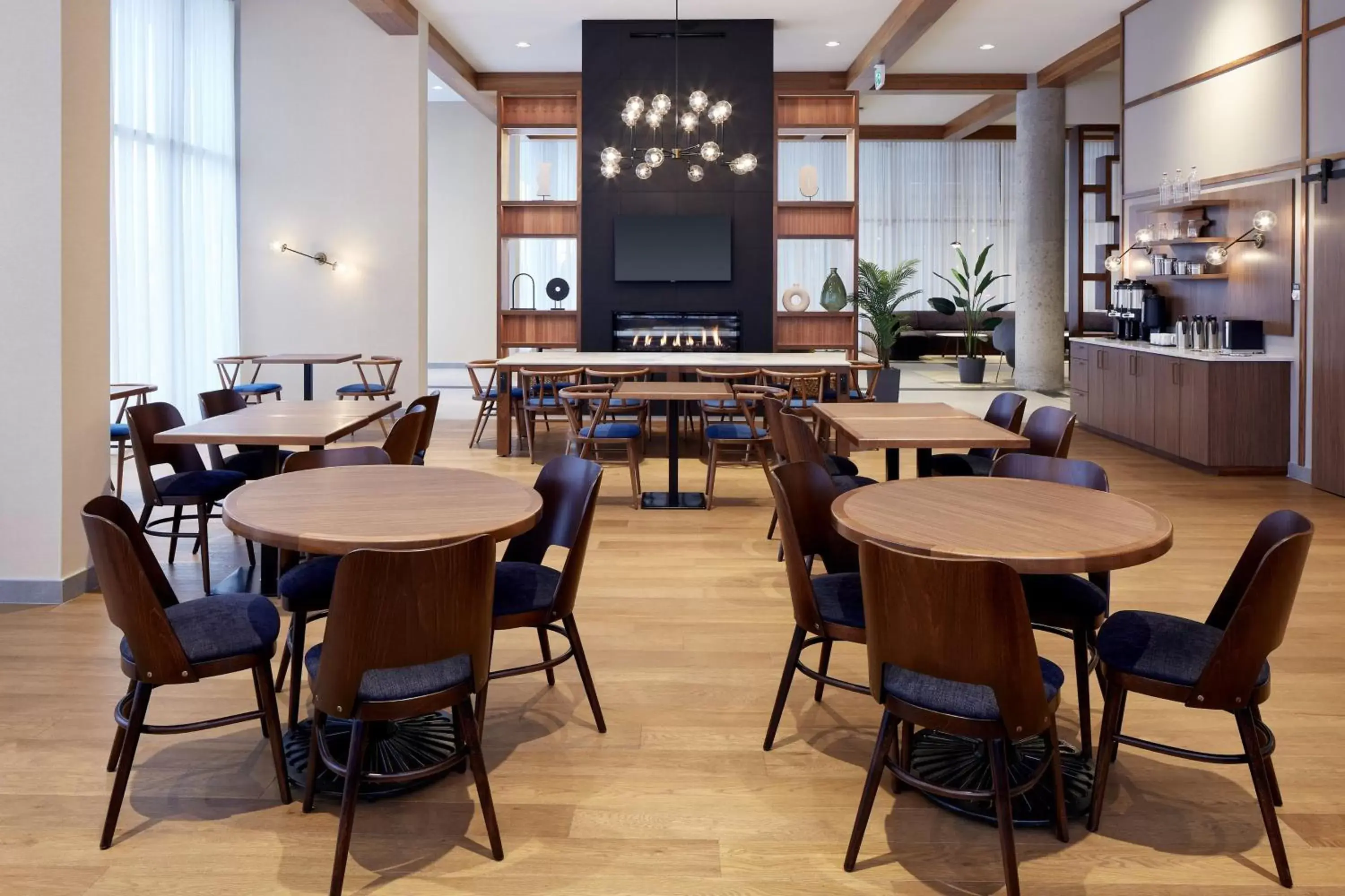Restaurant/Places to Eat in Residence Inn by Marriott Montreal Midtown