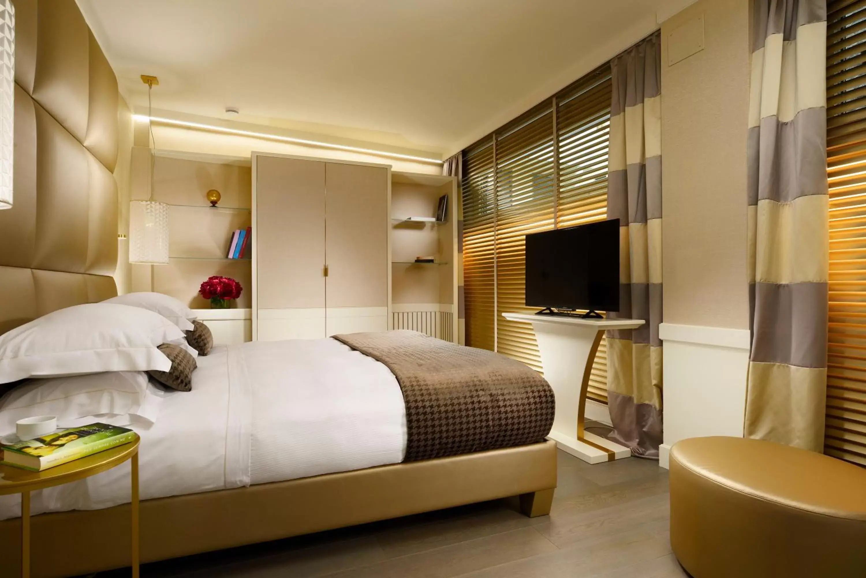 Bedroom, Bed in Ponte Vecchio Suites & Spa