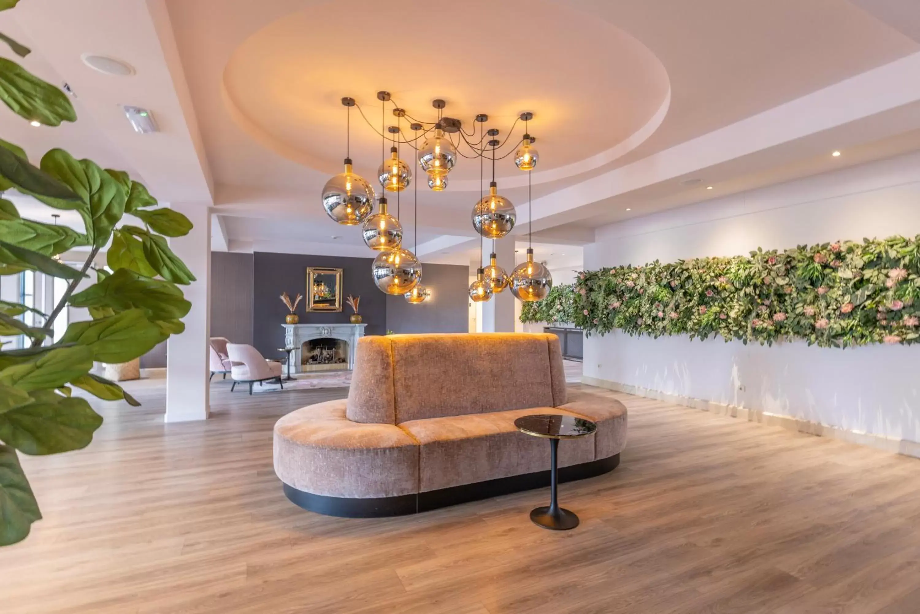 Seating area, Lobby/Reception in Fletcher Familiehotel De Hunzebergen