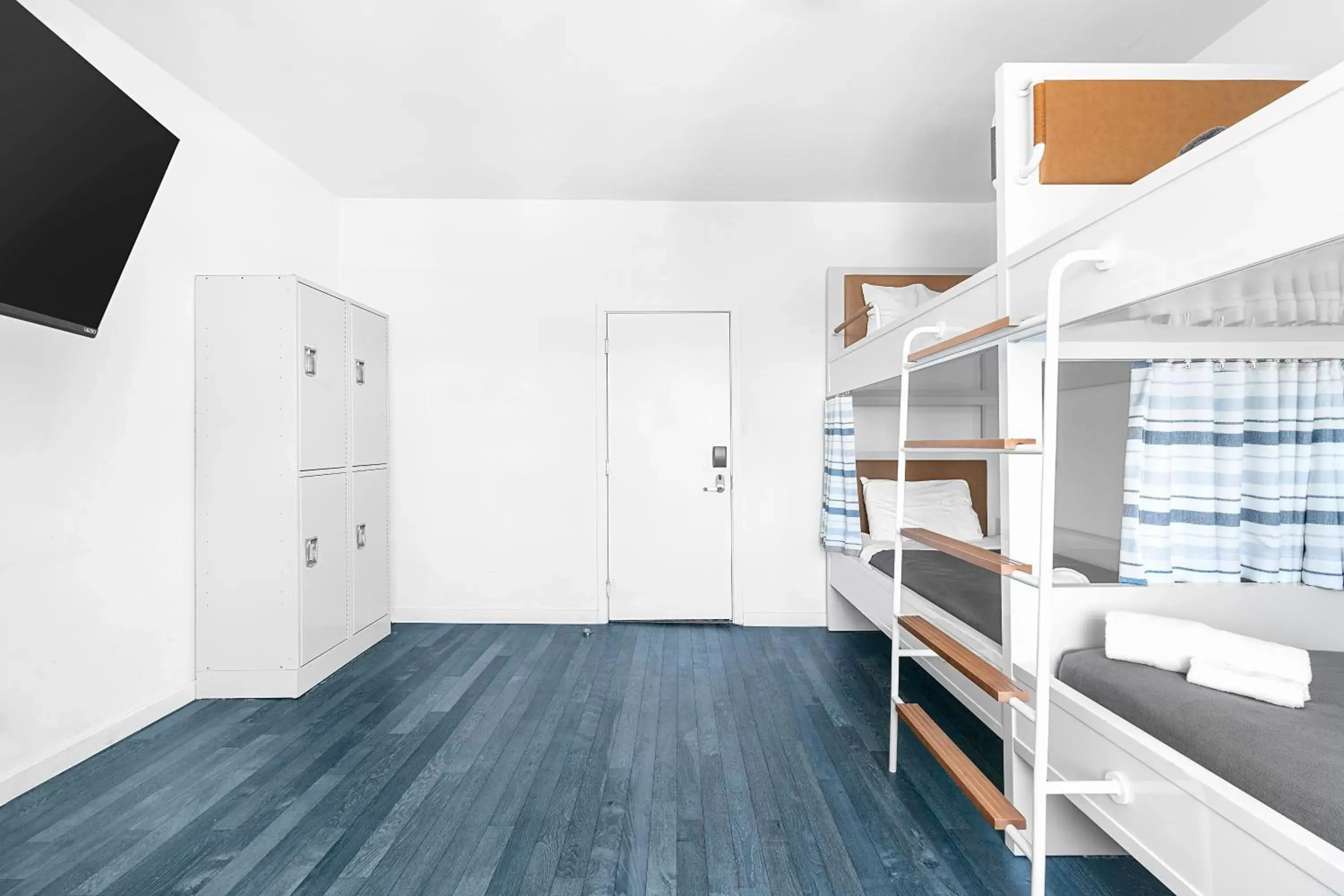 Room with Two Twin Bunk Beds, Non-Smoking in The Variety by LuxUrban Room with Two Twin Bunk Beds, Non-Smoking in The Variety by LuxUrban
