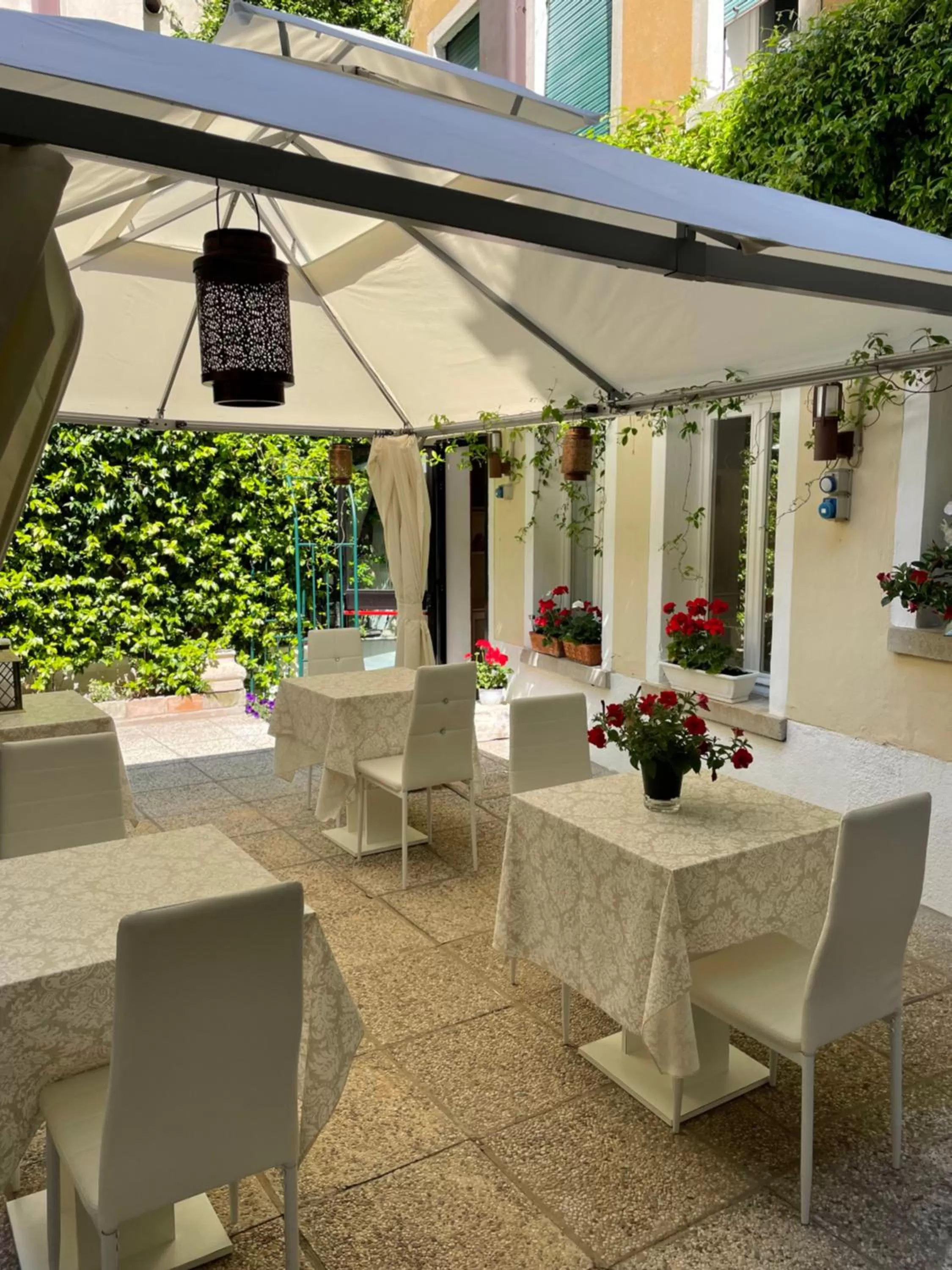 Patio in Hotel Apostoli Garden