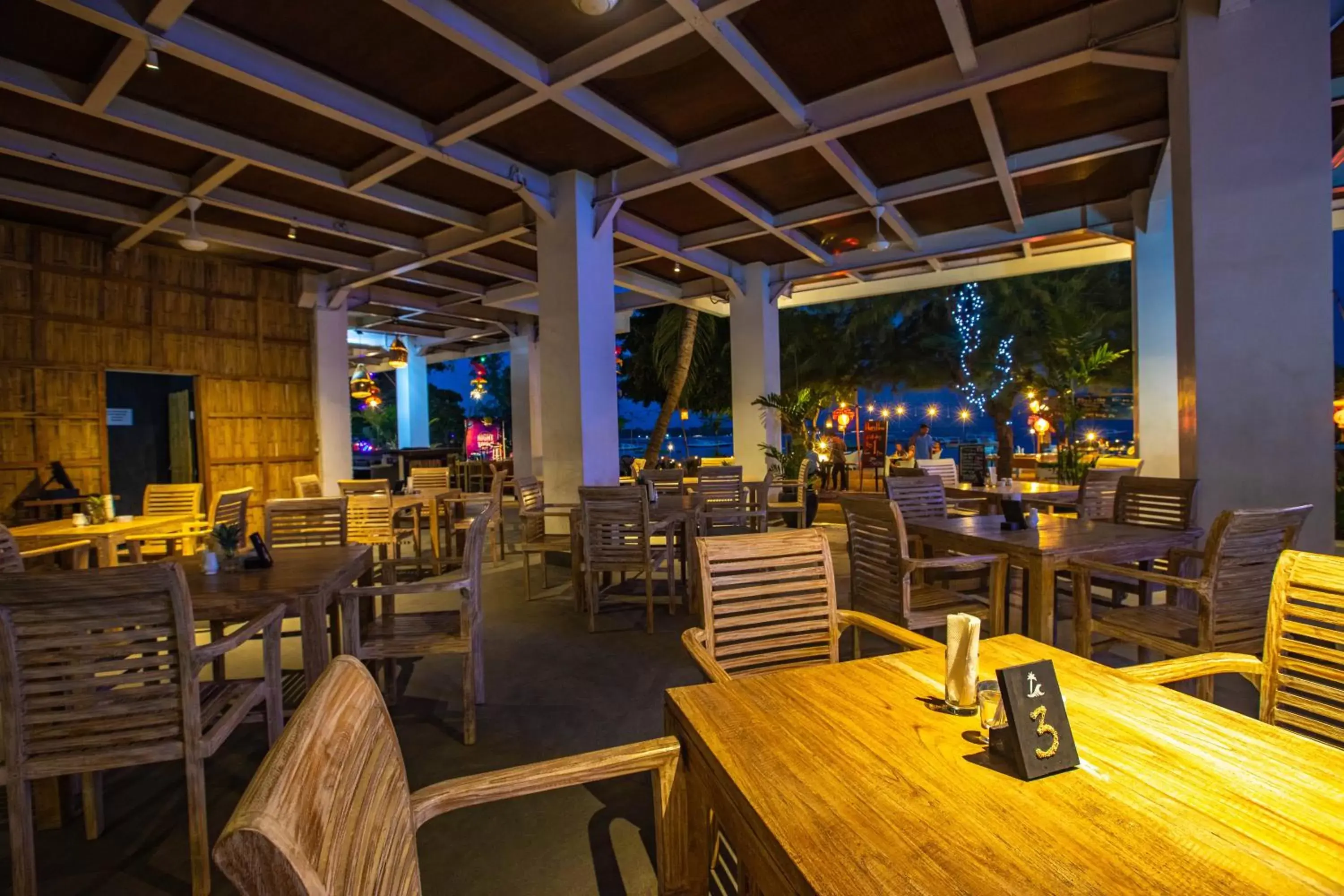 Restaurant/Places to Eat in Gili Sands Hotel & Bar