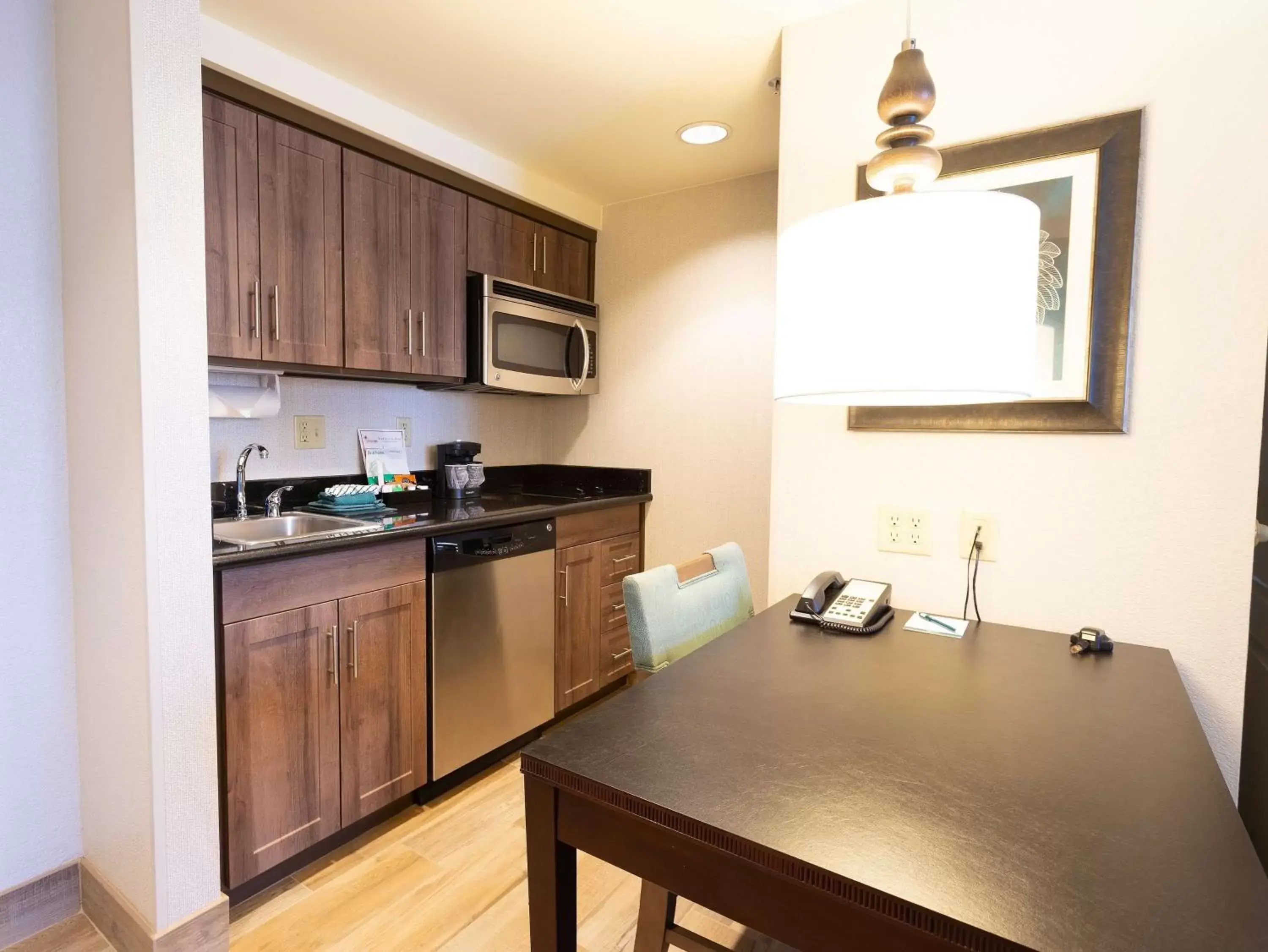 Kitchen or kitchenette, Kitchen/Kitchenette in Homewood Suites by Hilton Carlsbad-North San Diego County