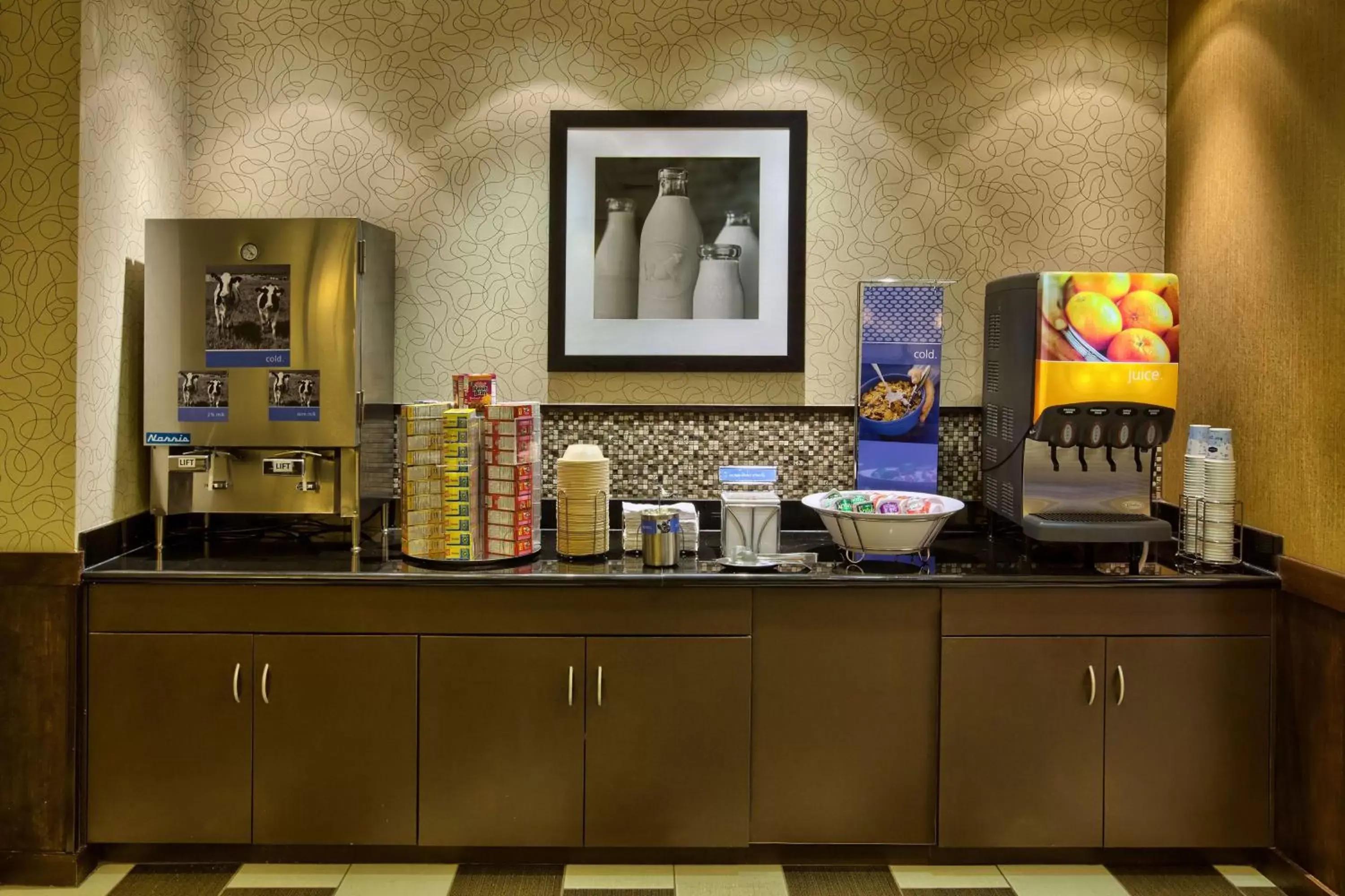 Coffee/tea facilities in Hampton Inn & Suites Burlington
