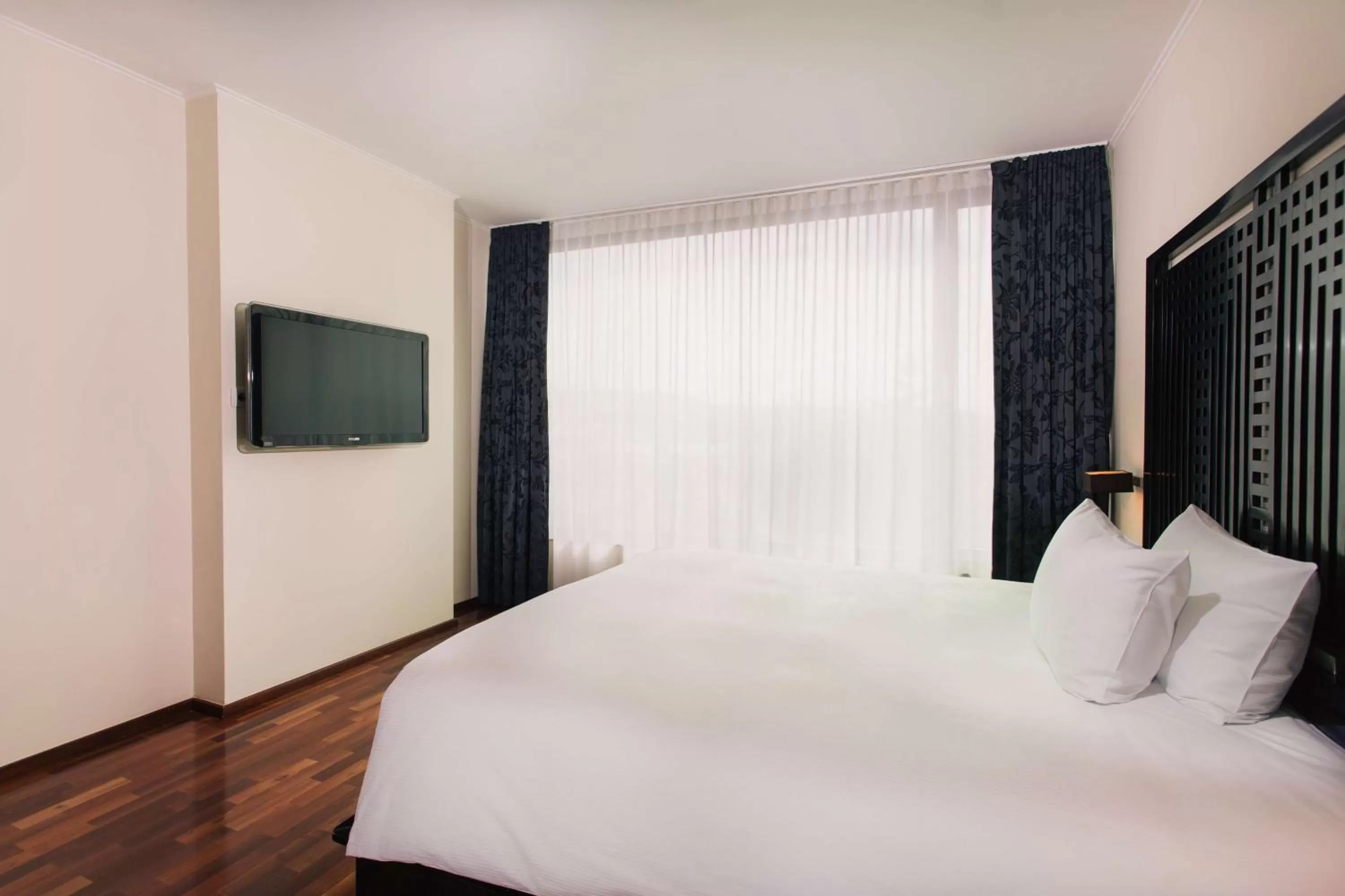 Bedroom, Bed in DoubleTree by Hilton Hotel Cluj - City Plaza