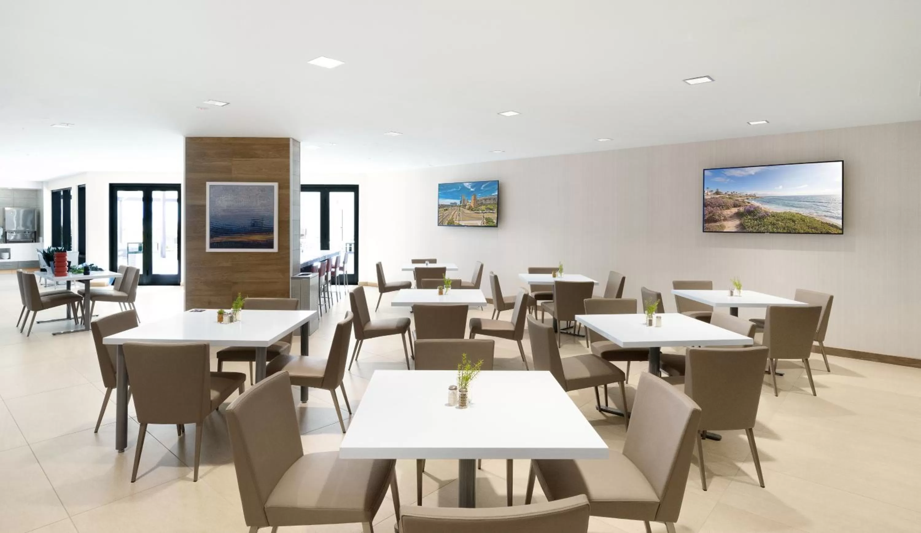 Restaurant/places to eat in Ayres Hotel San Diego South - Chula Vista