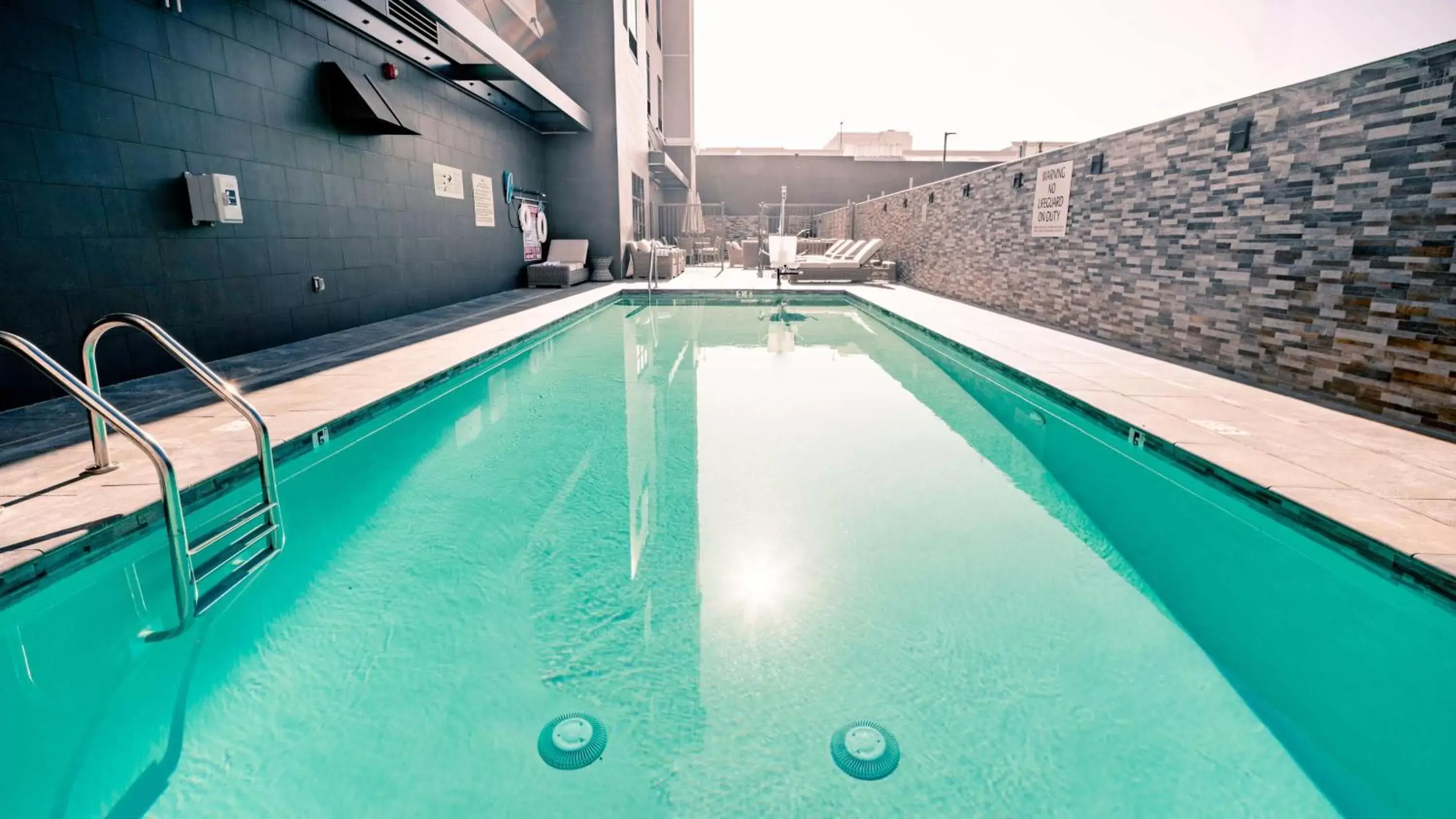 Pool view, Swimming Pool in Hampton Inn Riverside Downtown