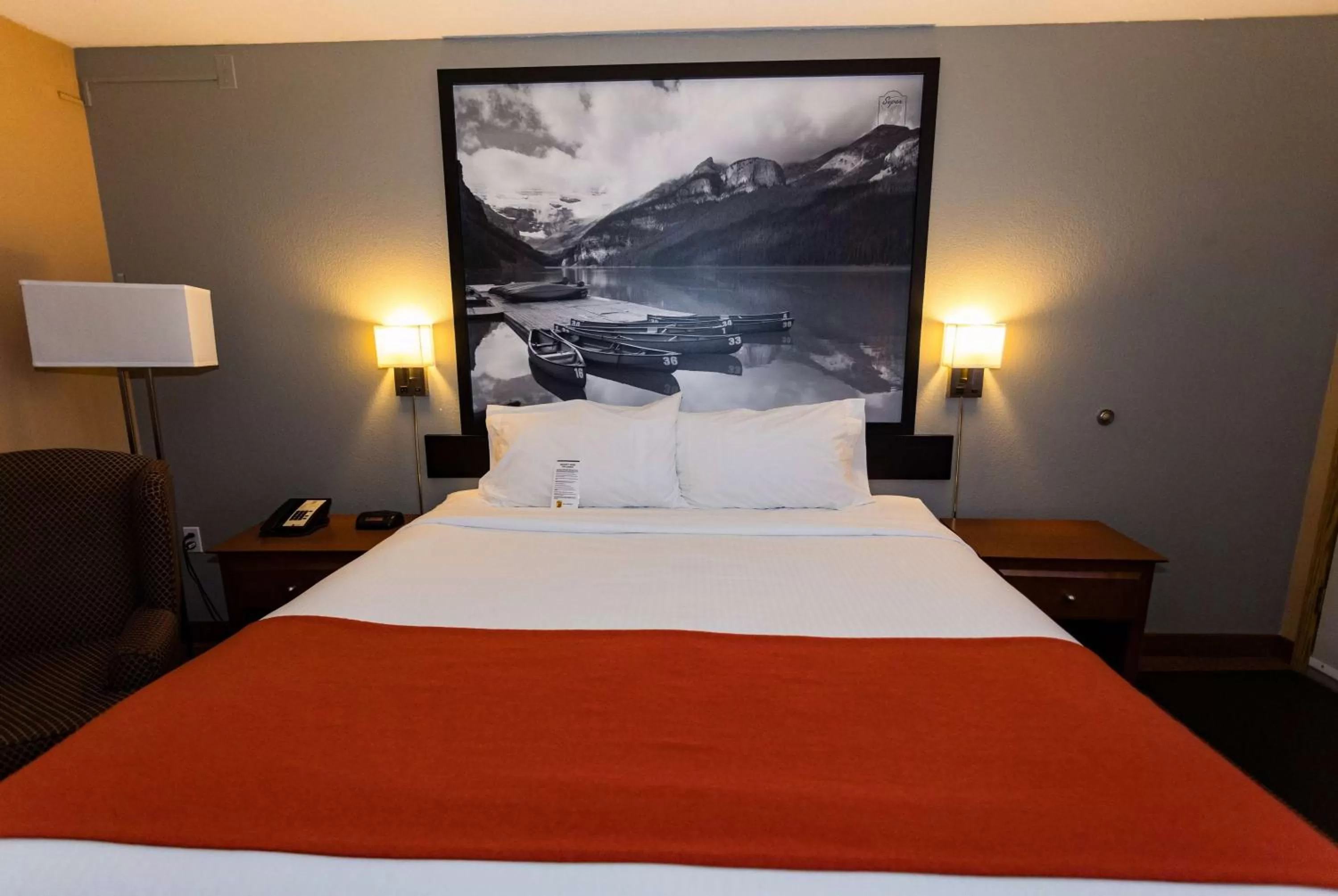 King Room - Disability Access/Non-Smoking in Super 8 by Wyndham Drayton Valley