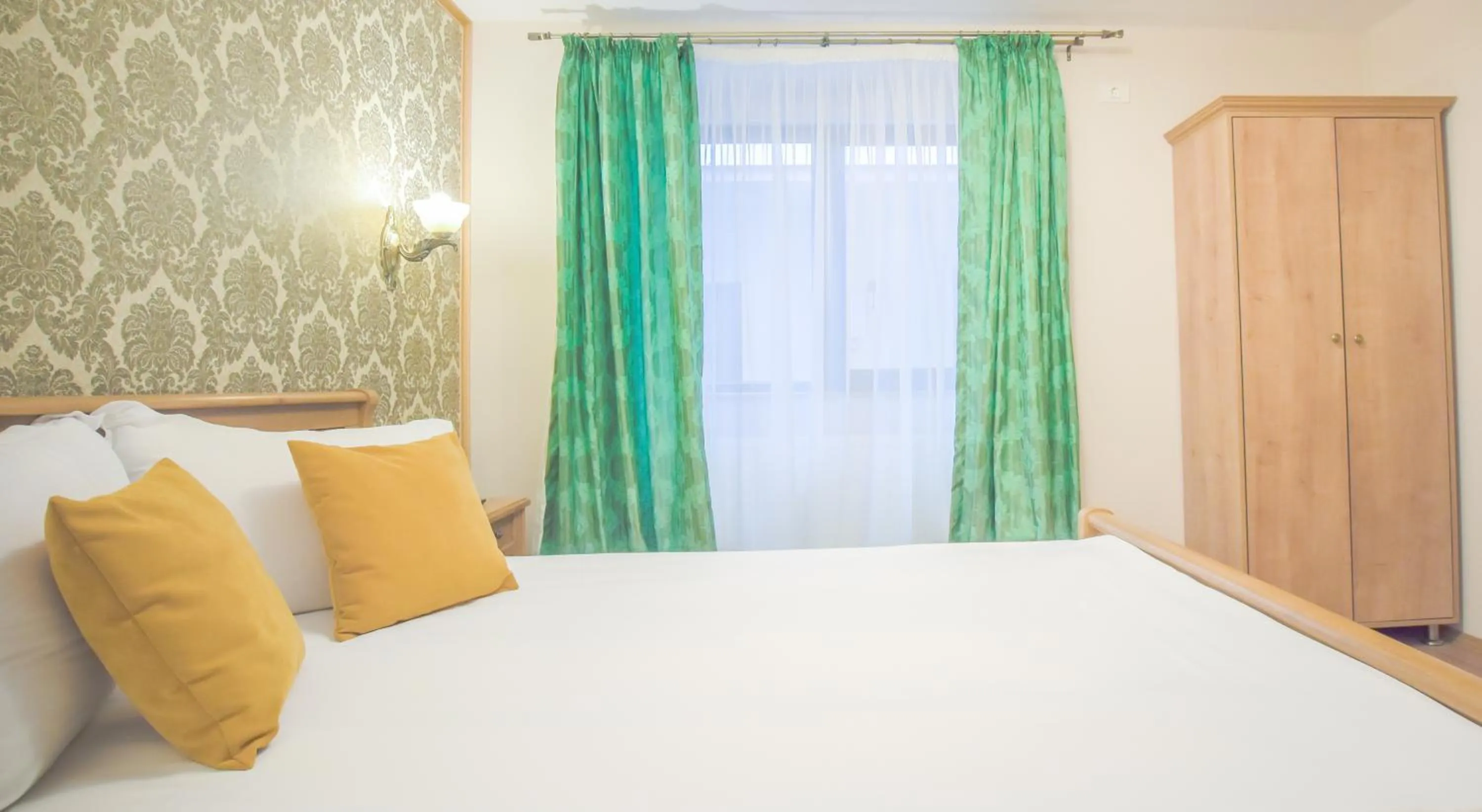 Bedroom, Bed in Safrano Palace