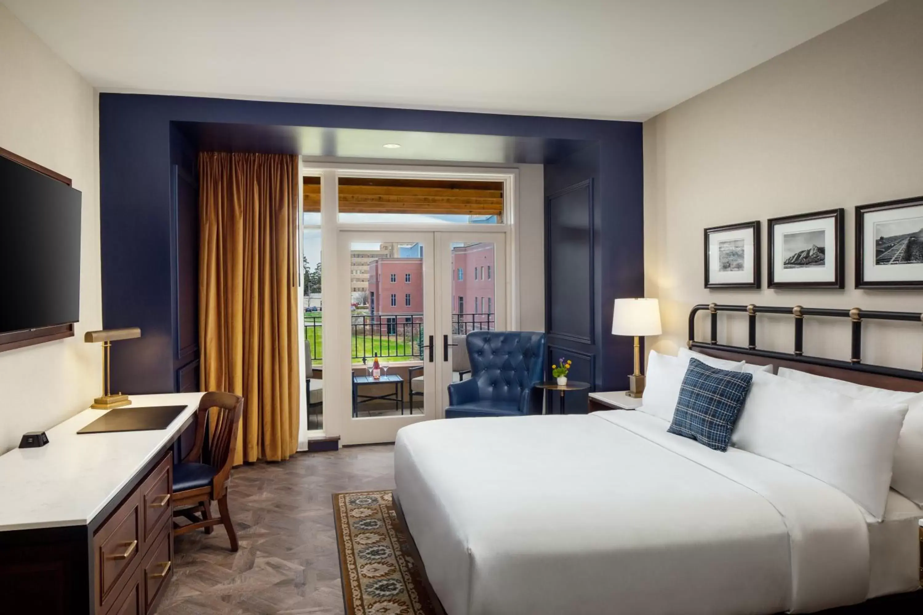 Bed in The Benson Hotel & Faculty Club Bed in The Benson Hotel & Faculty Club