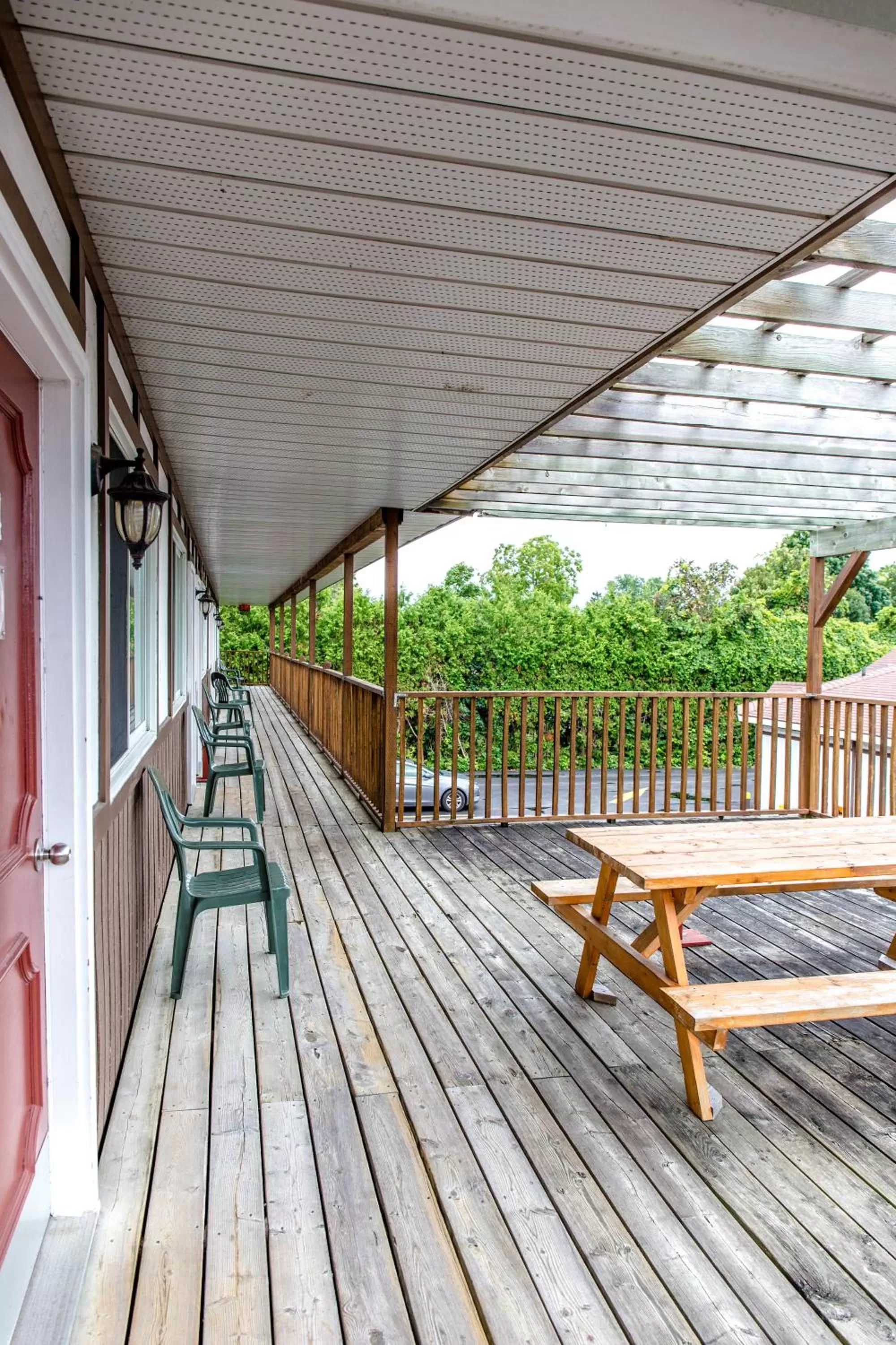 Balcony/Terrace in Cedar Lodge Motel