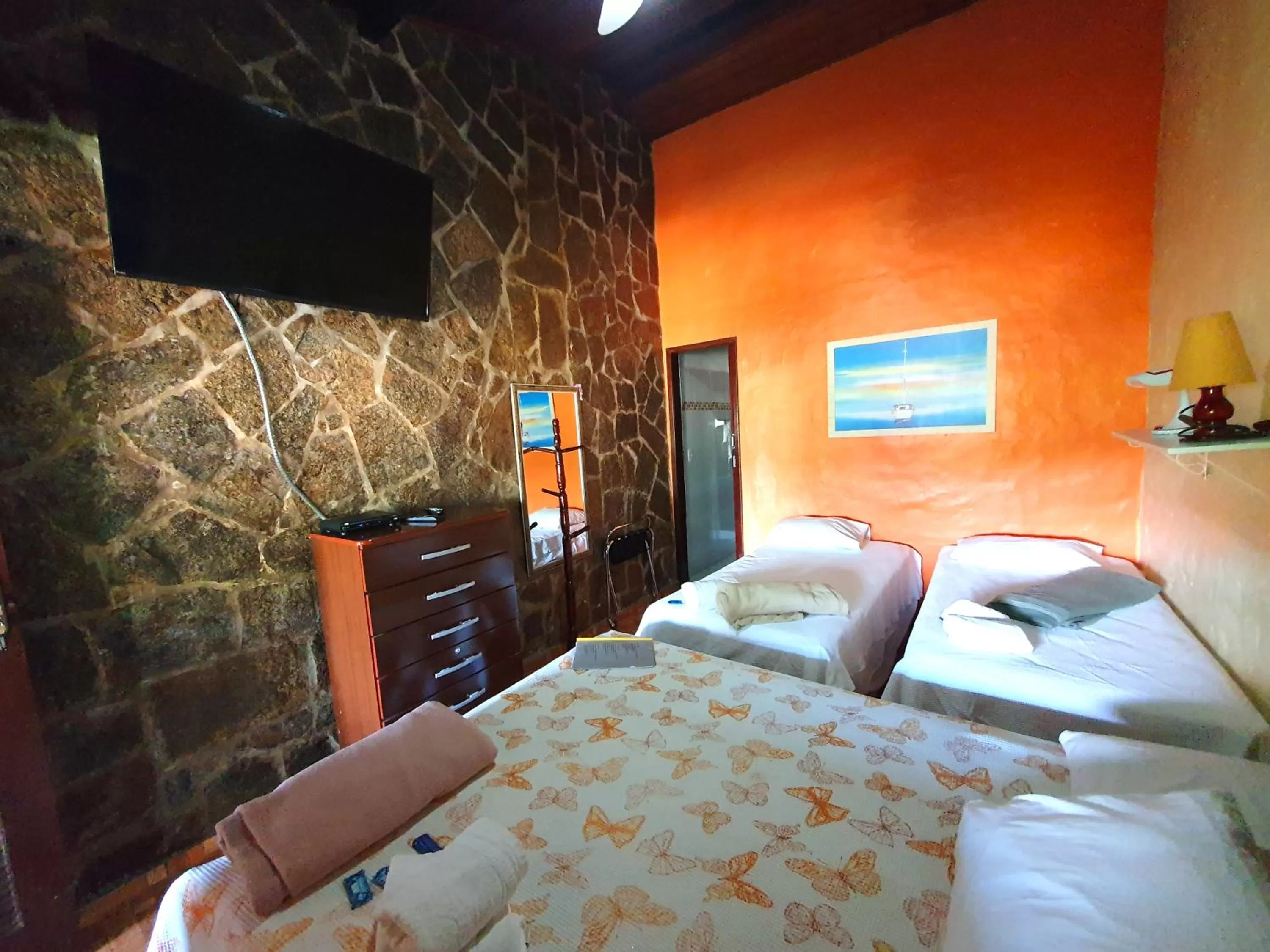 Bathroom, Bed in Suítes Casa do Barão