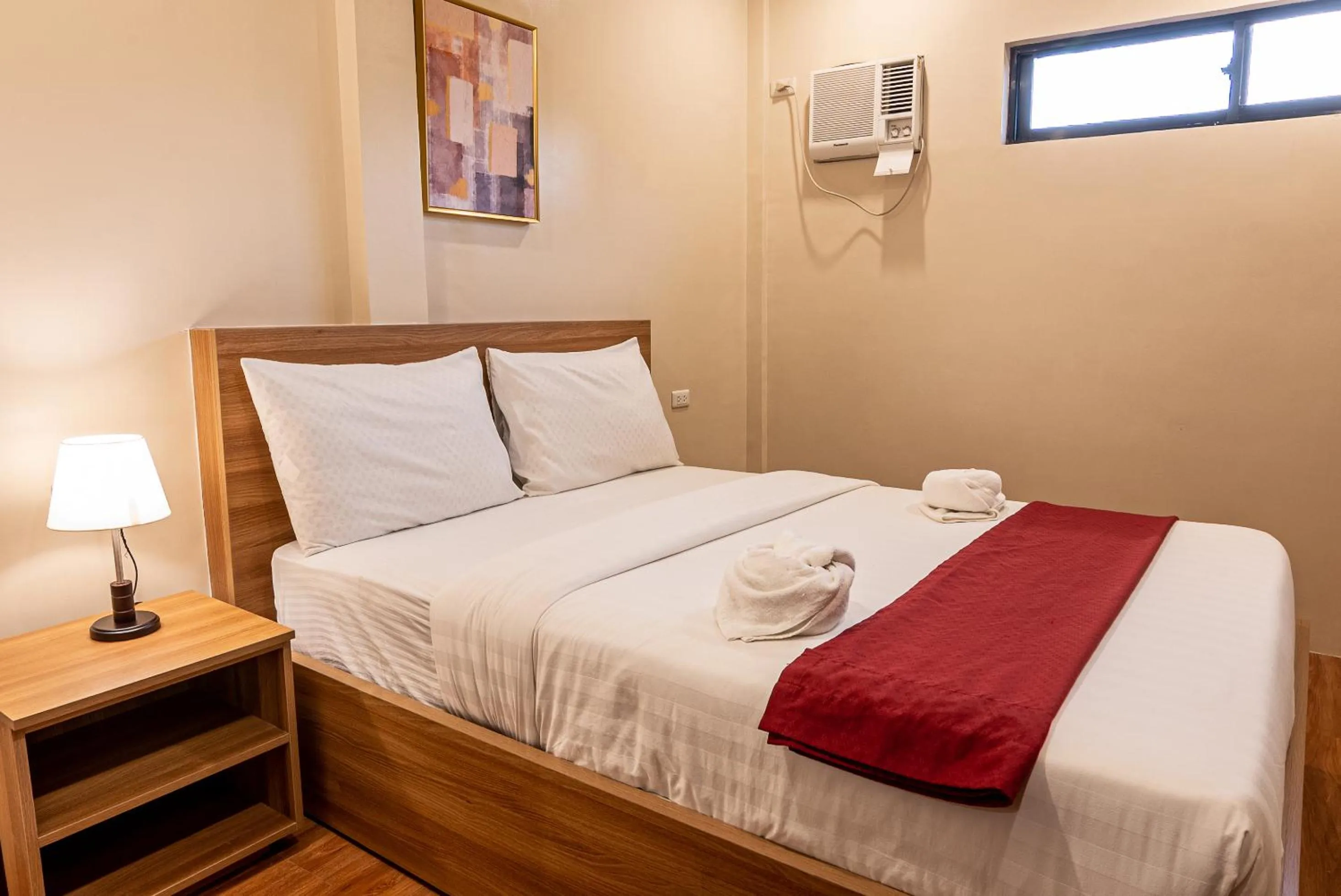 Bedroom, Bed in Kiwi Hotel