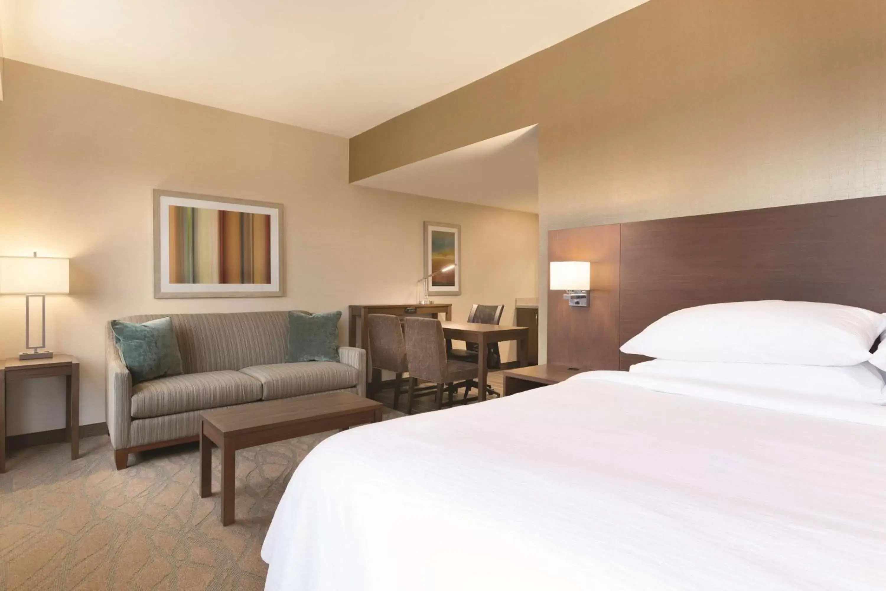 Bed in Embassy Suites by Hilton Akron Canton Airport