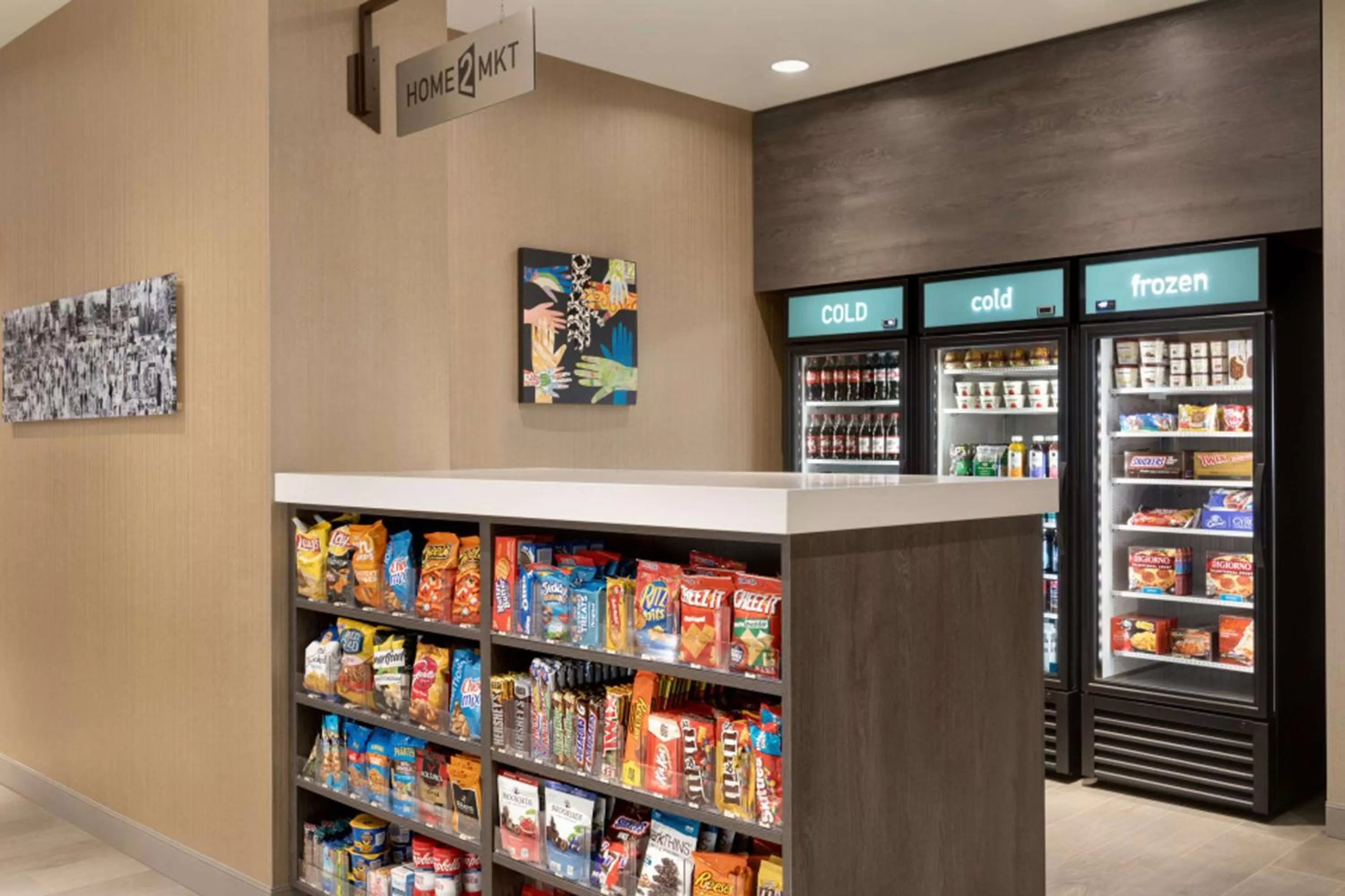 On-site shops in Home2 Suites By Hilton Chicago River North