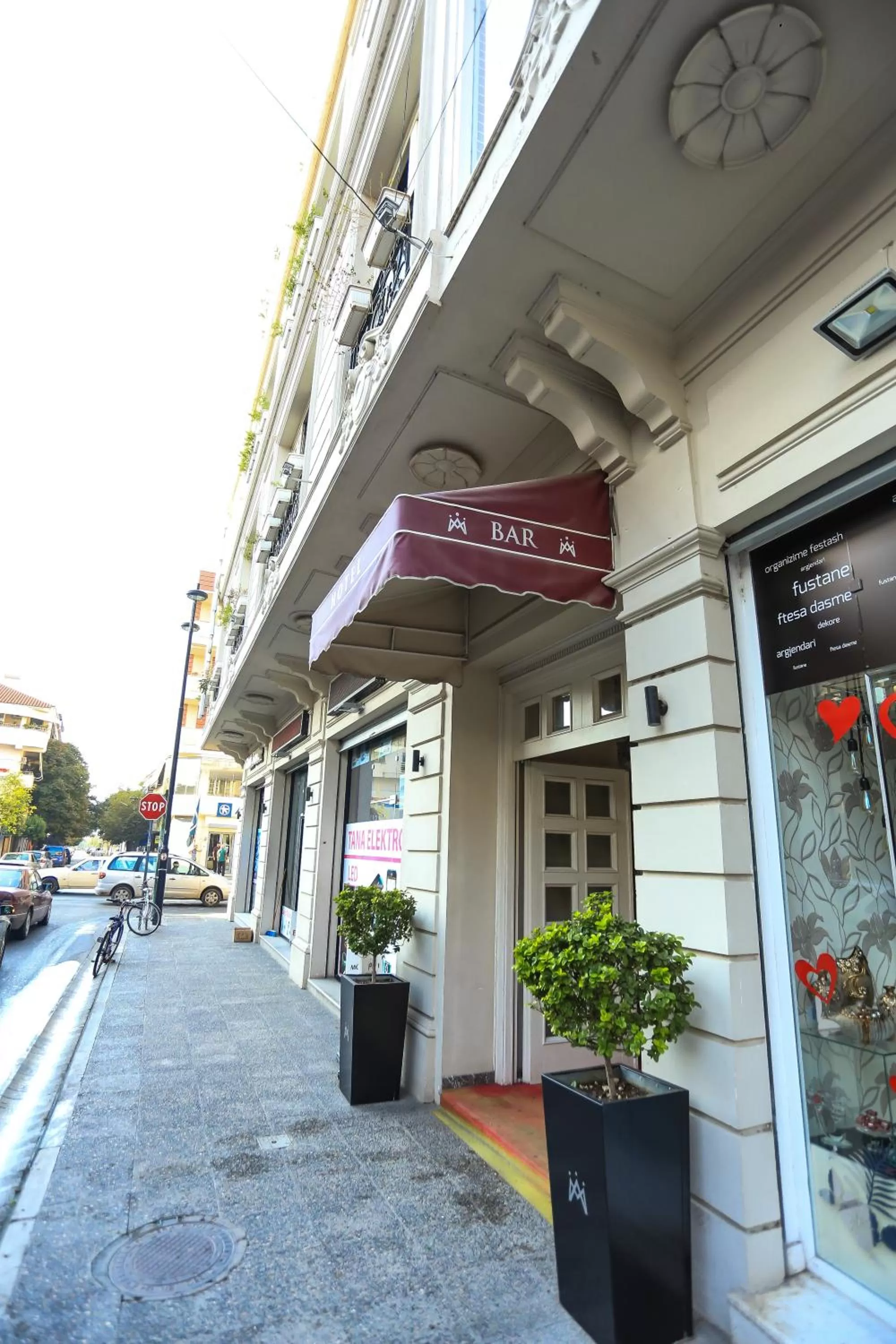 Facade/entrance in Hotel Monarch