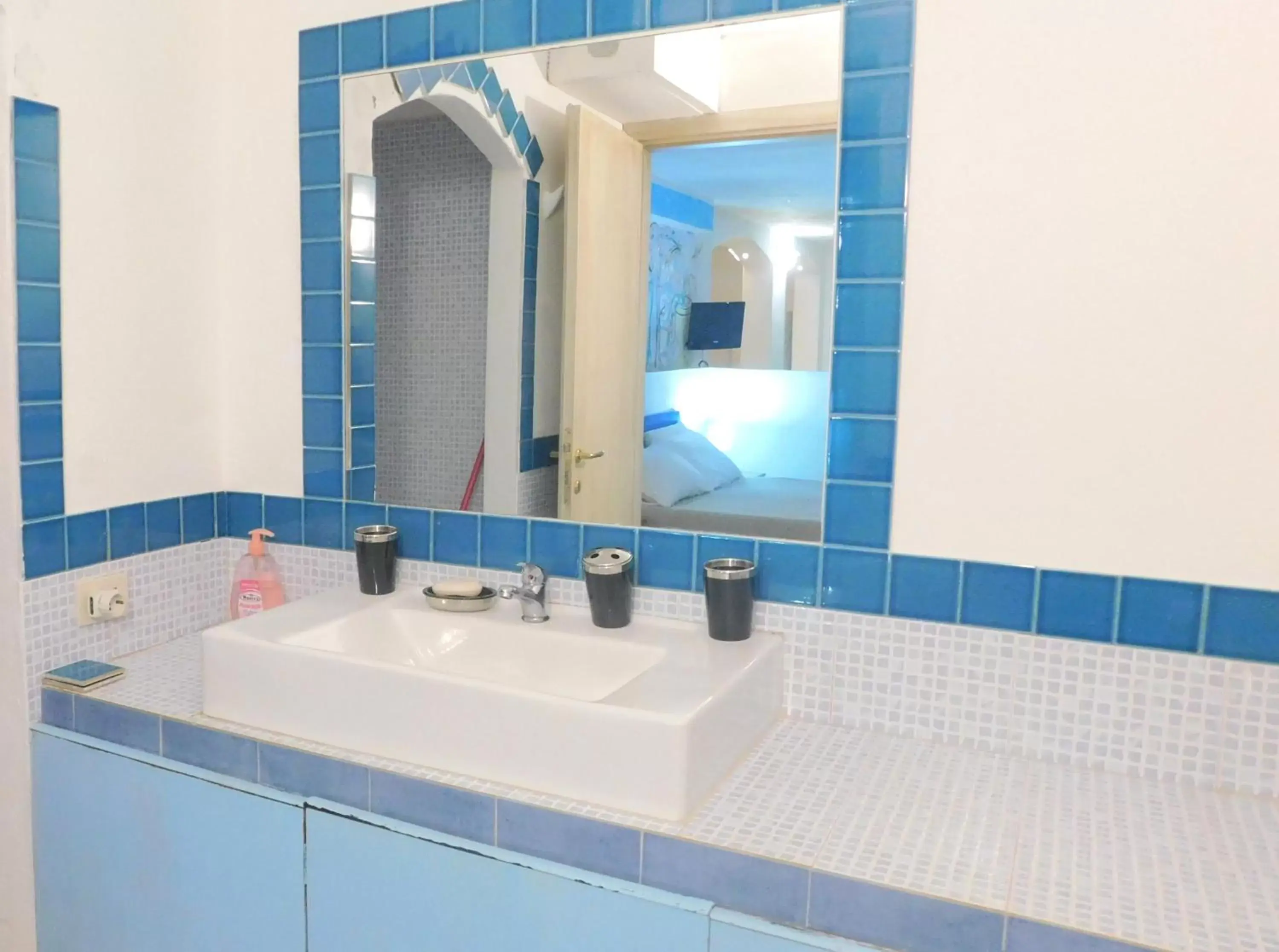 Shower, Bathroom in Locanda Domus De Vida Turismo Rurale