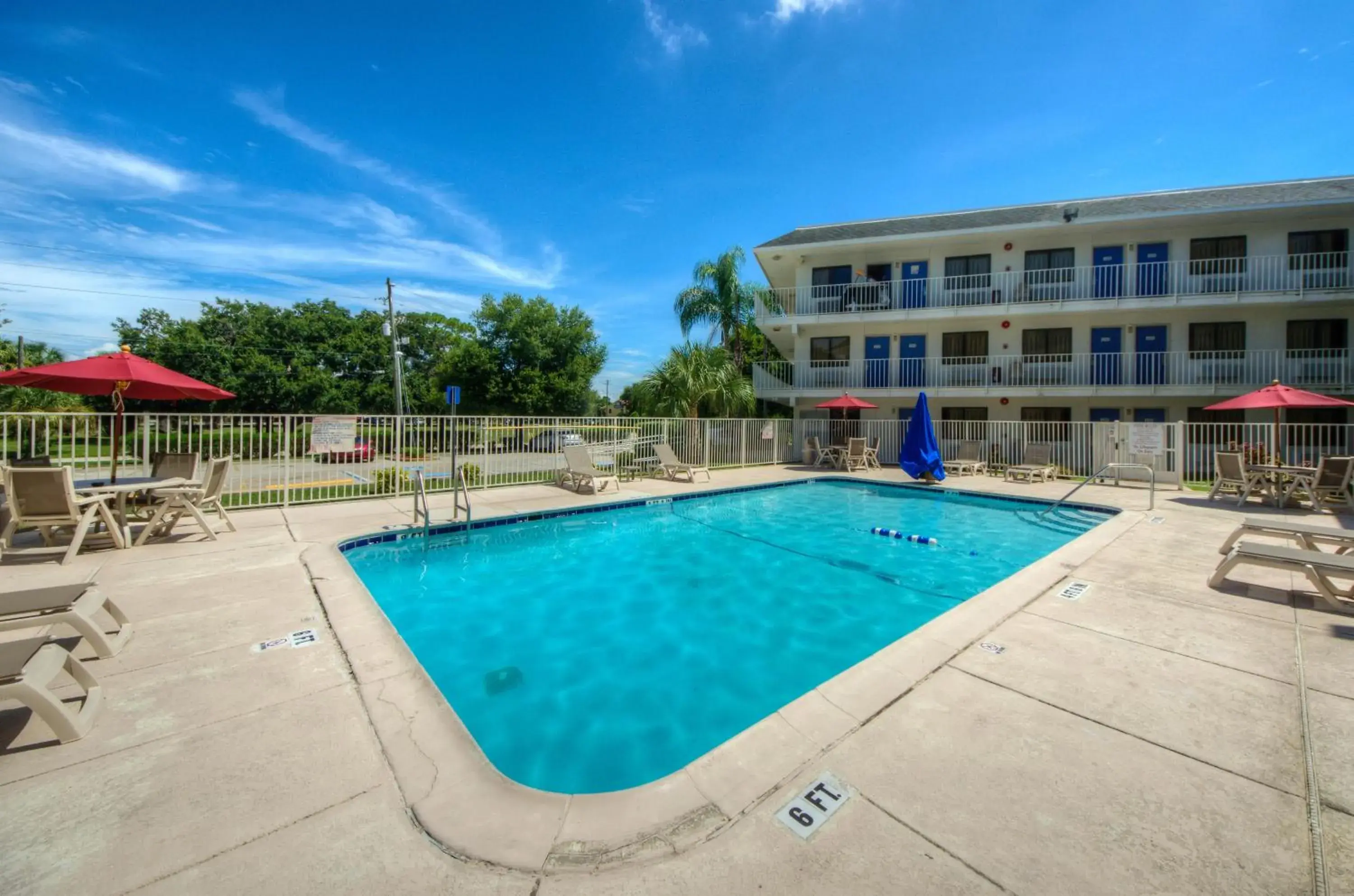 Swimming Pool in Motel 6-Bradenton, FL