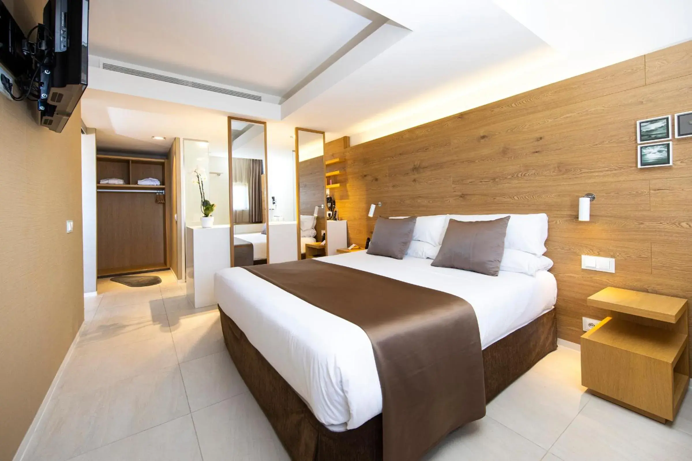 Photo of the whole room, Bed in Leonardo Boutique Hotel Mallorca Port Portals - Adults only