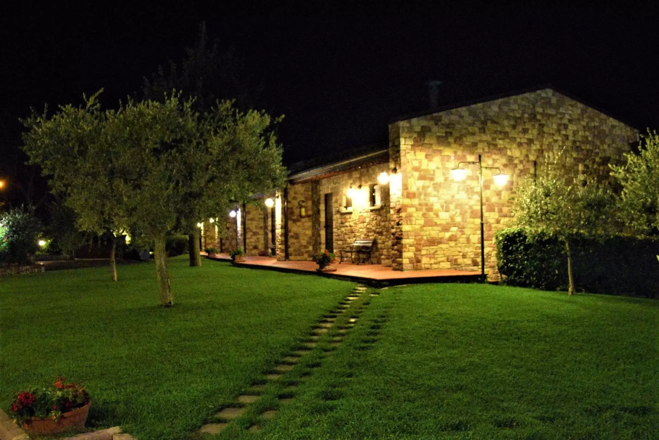 Garden, Property Building in Hotel La Terrazza RESTAURANT & SPA