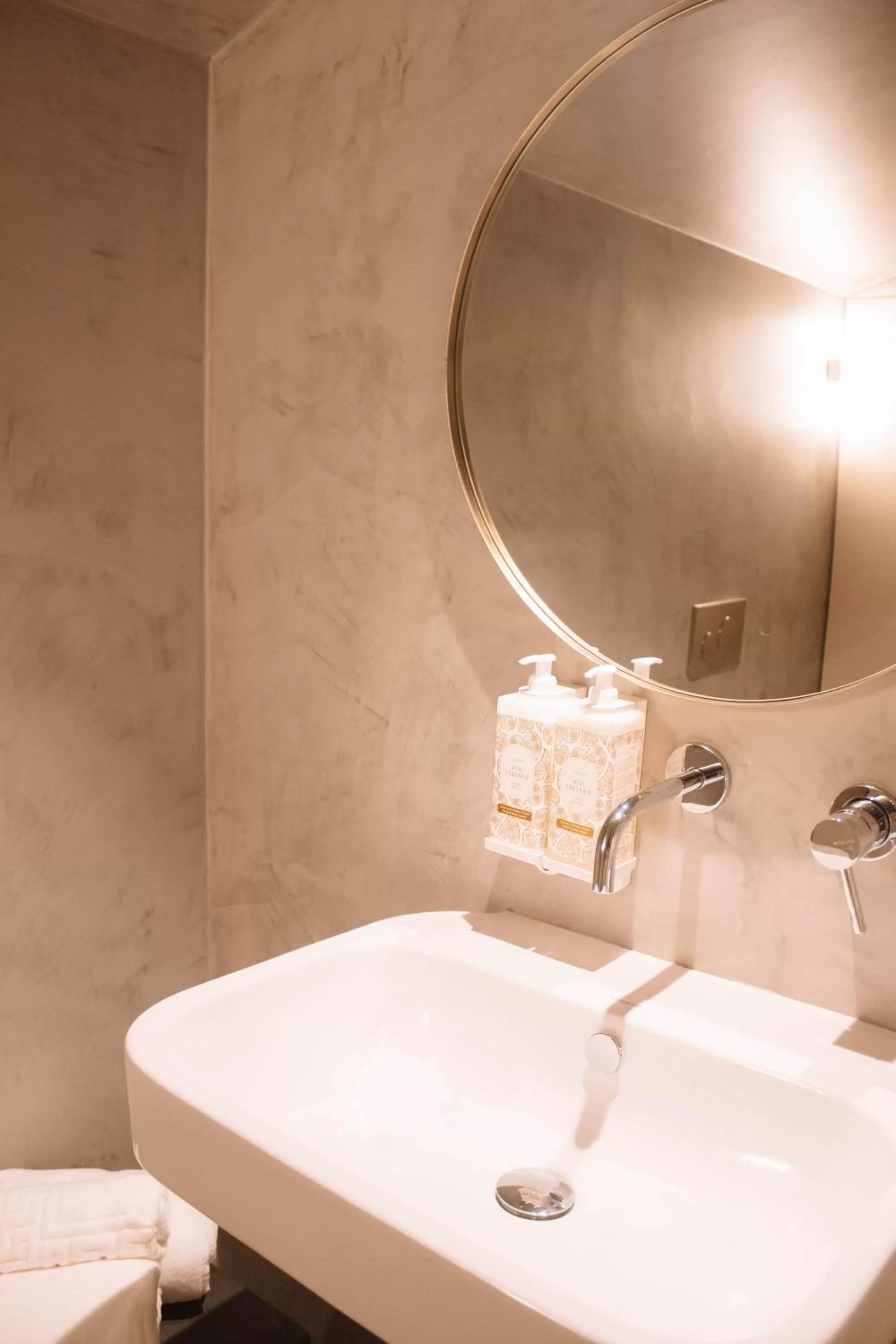 Bathroom in Villa Theatro Heritage Apartments