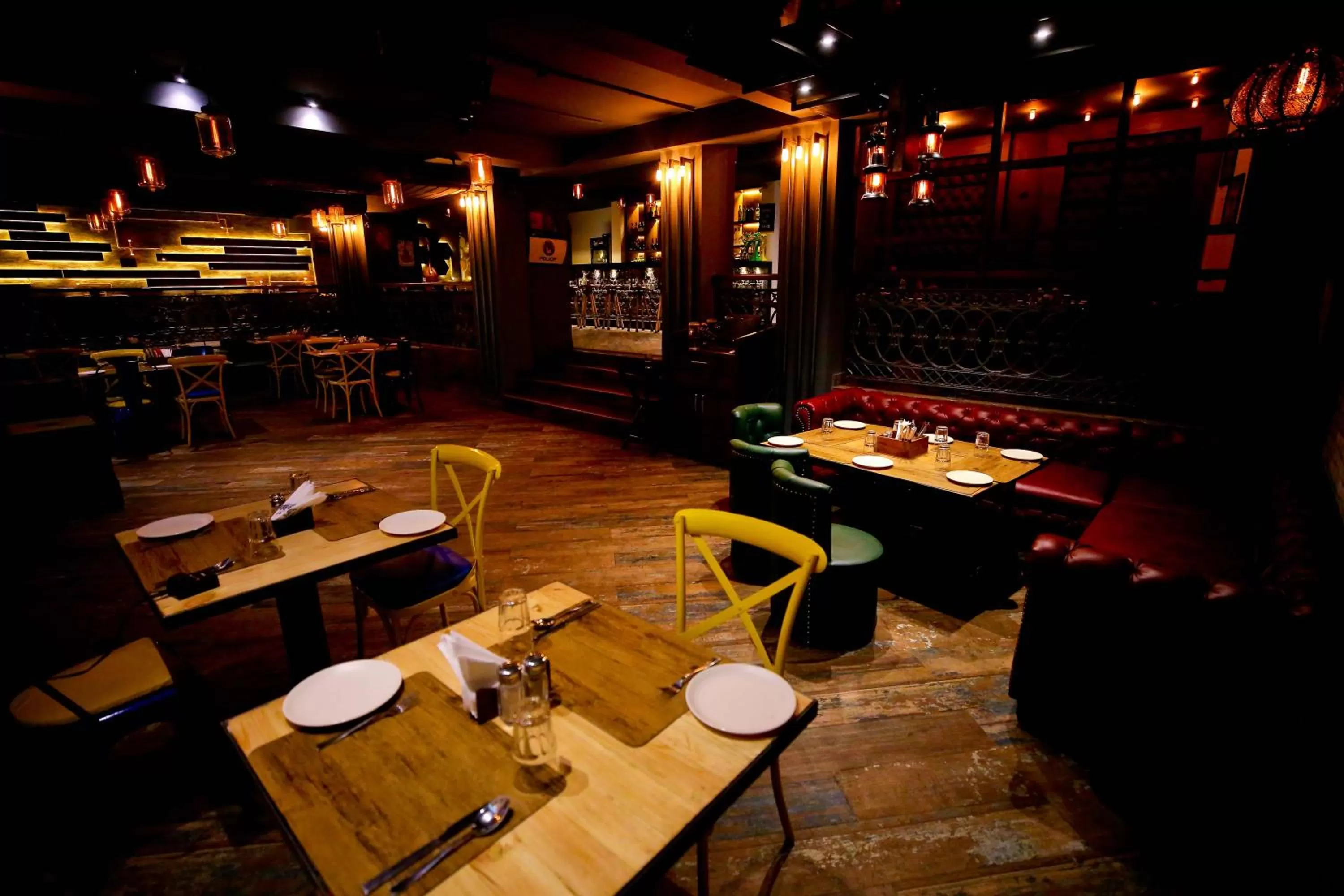 Restaurant/places to eat in Hotel Moti Palace