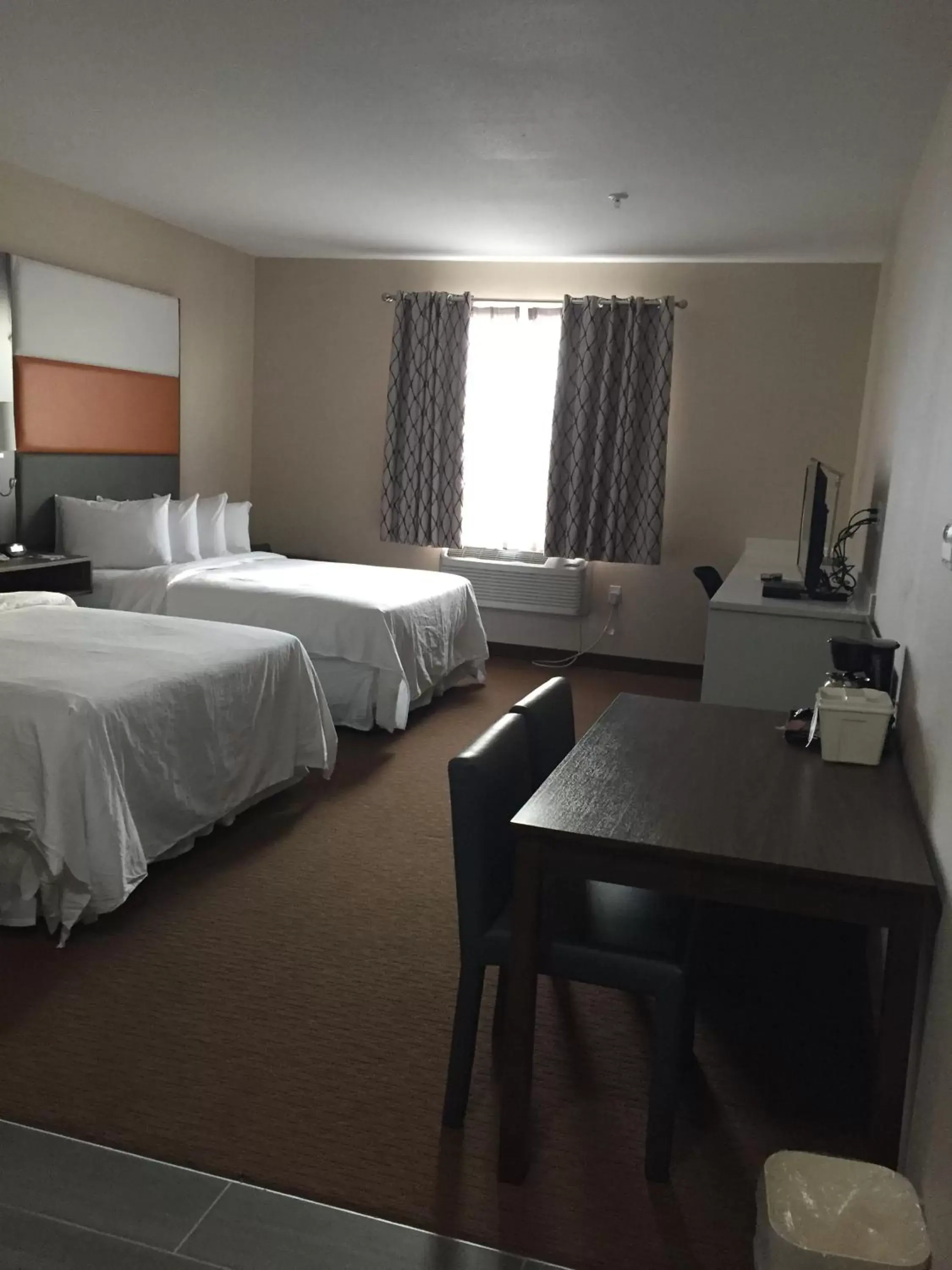 Photo of the whole room, Bed in Southfort Inn