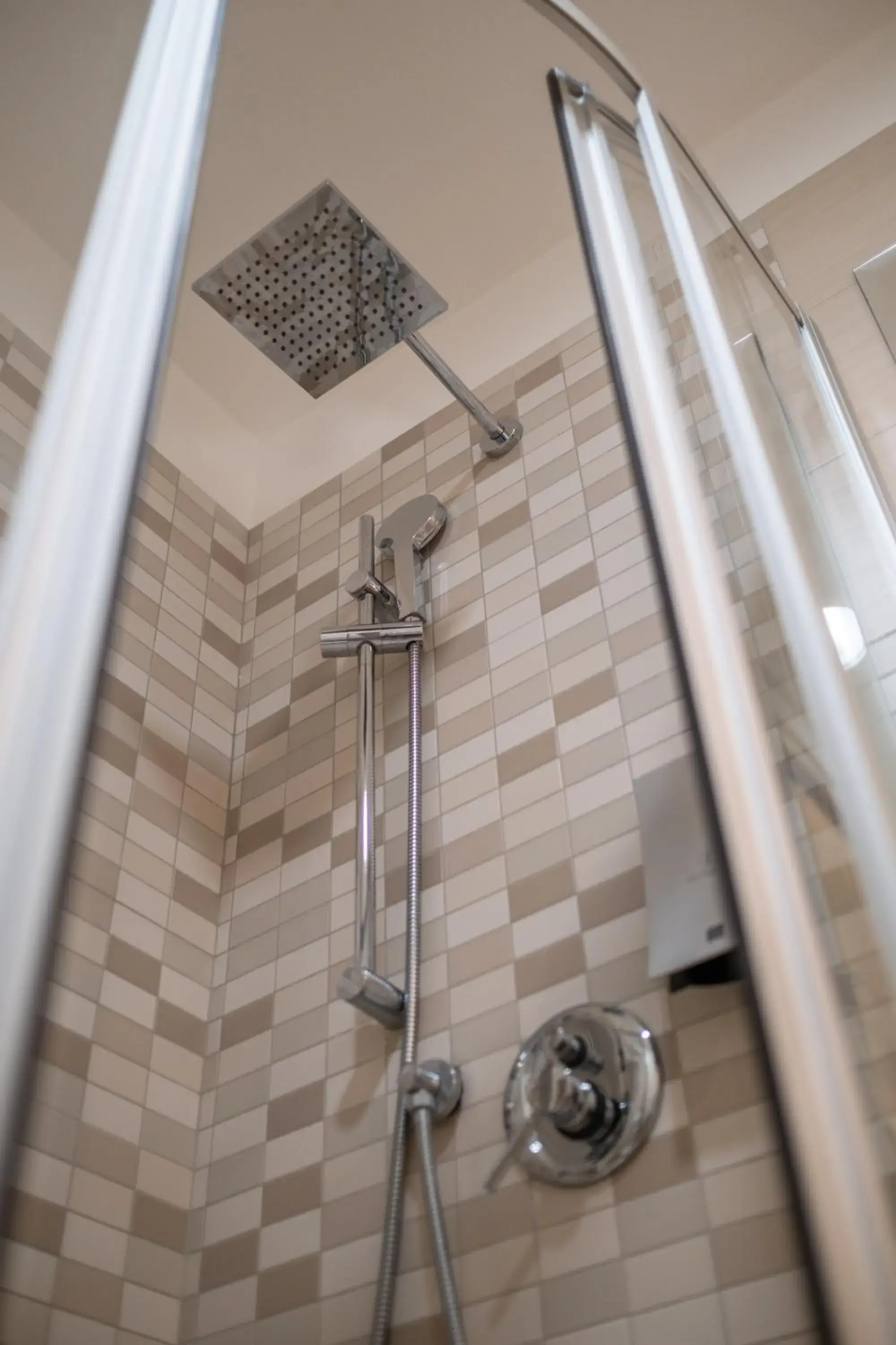 Shower, Bathroom in Hotel Punta Negra