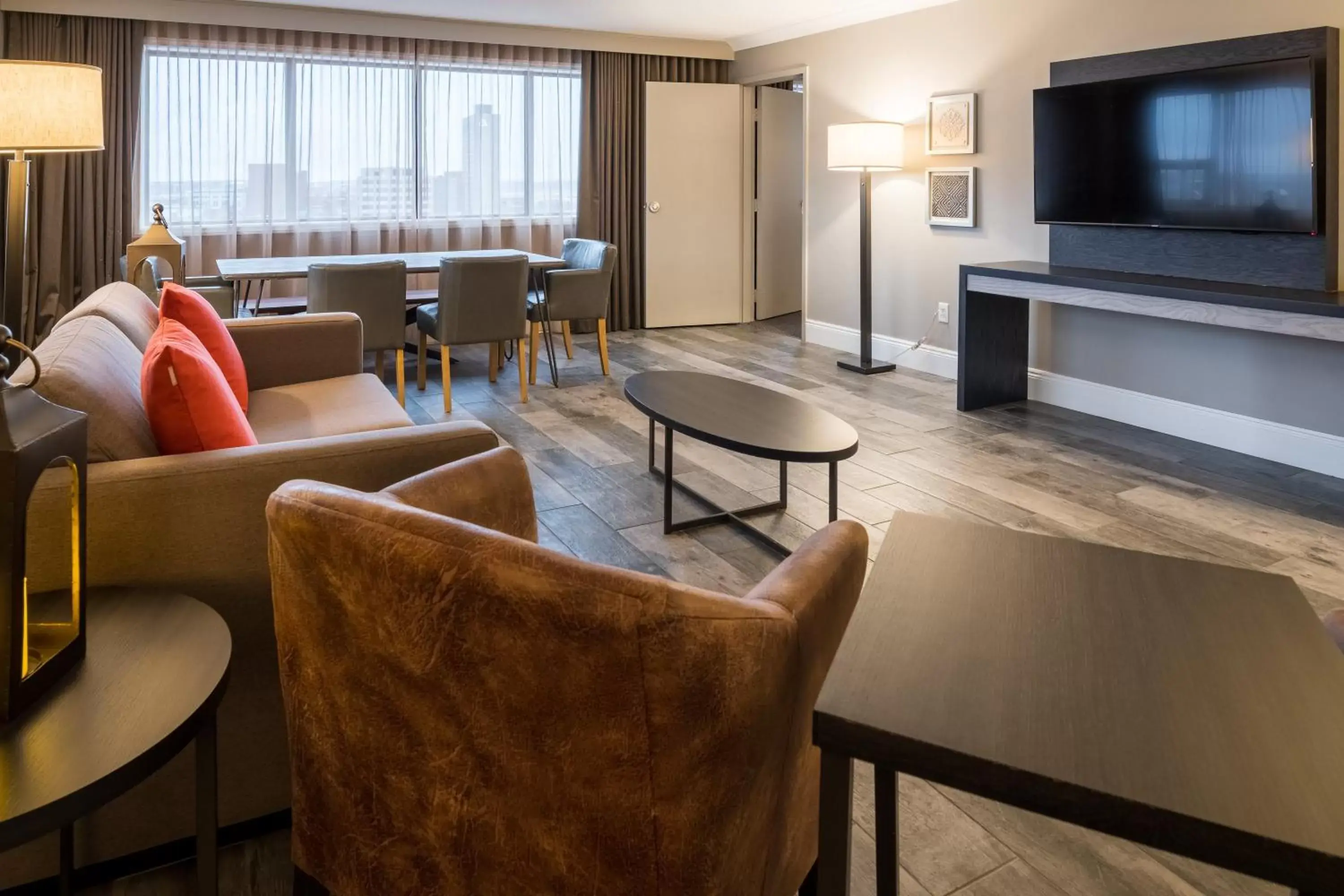 Photo of the whole room, Lounge/Bar in Crowne Plaza Hotel Moncton Downtown, an IHG Hotel