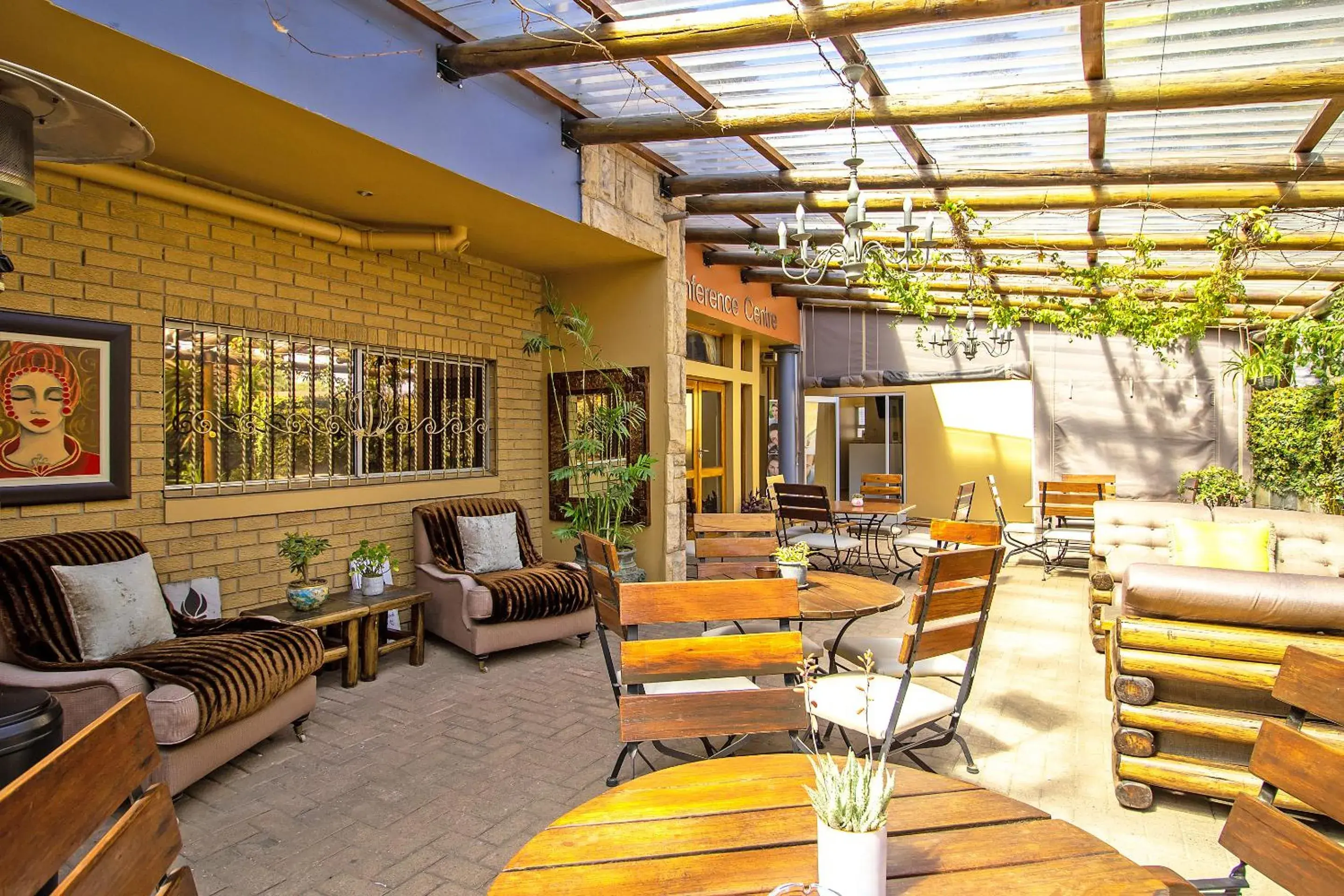 Patio, Restaurant/Places to Eat in Sunward Park Guest House & Conference Center