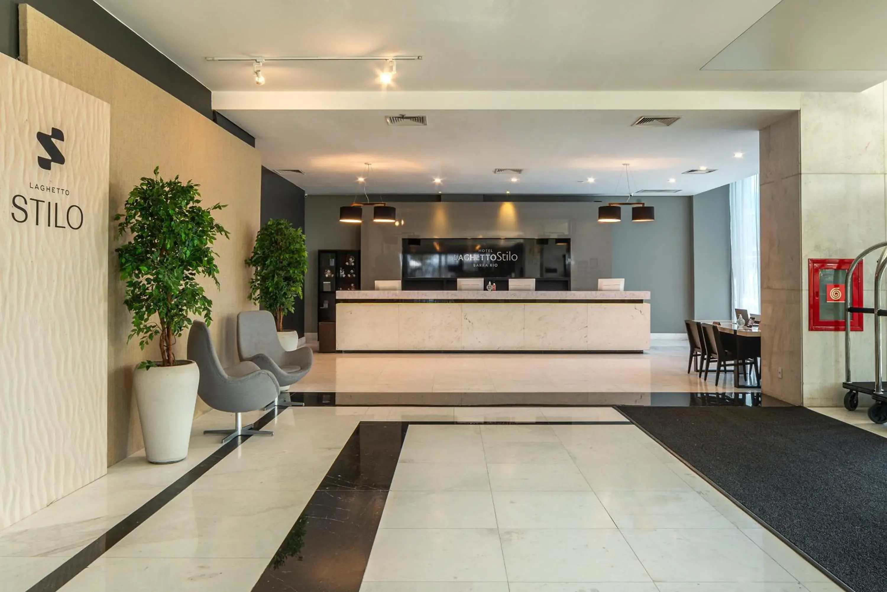 Lobby or reception in Hotel Laghetto Stilo Barra