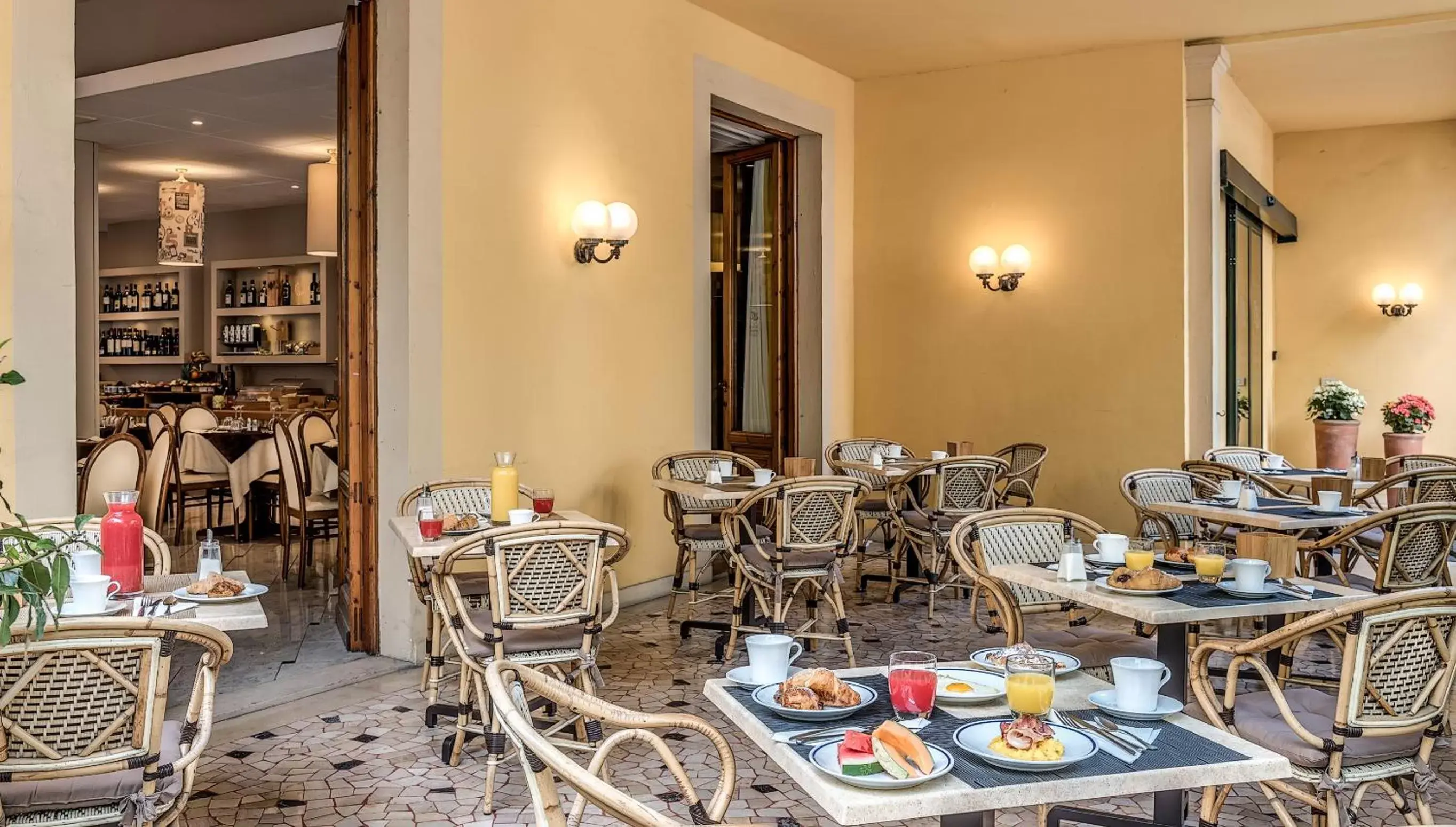 Restaurant/places to eat in Hotel Boston Restaurant/places to eat in Hotel Boston