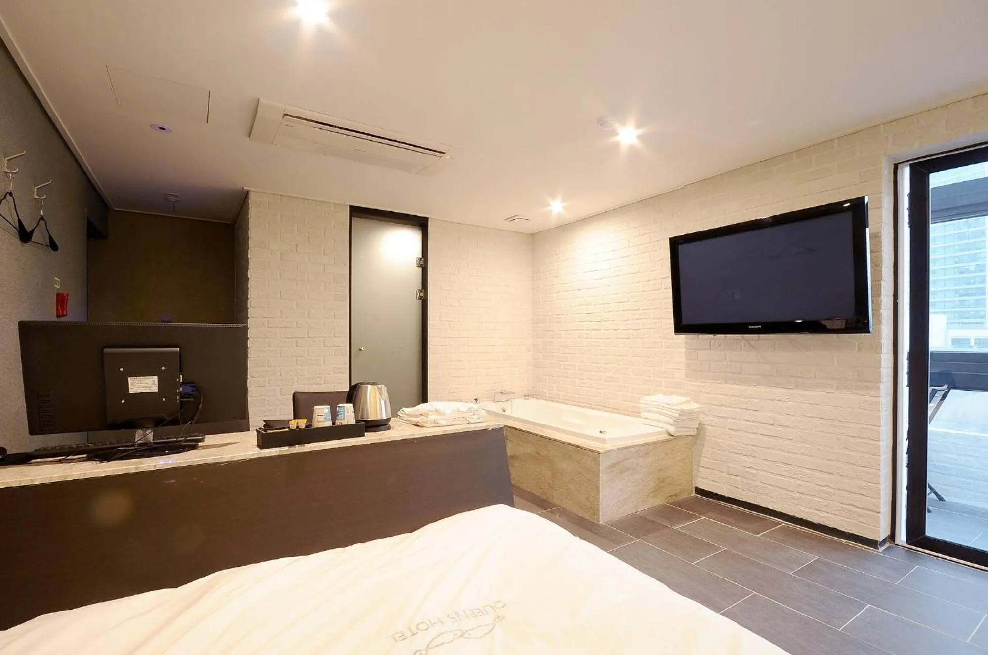 Bed in Queens Hotel Seomyeon Busan