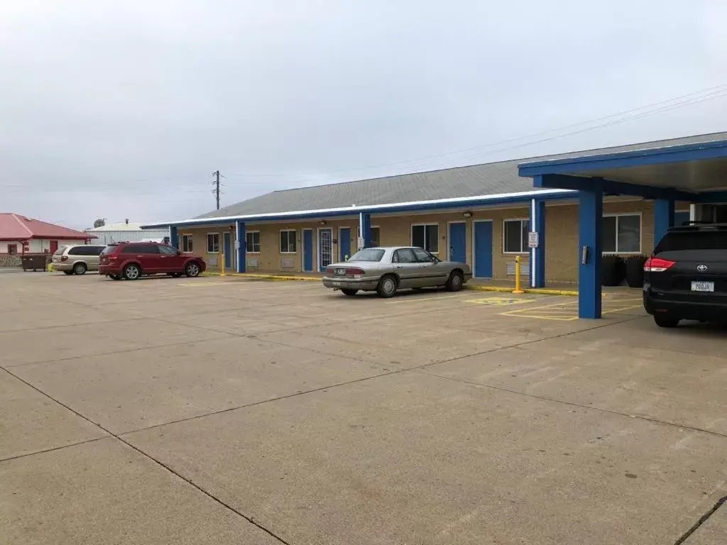 Property building in Amber Inn Property building in Amber Inn