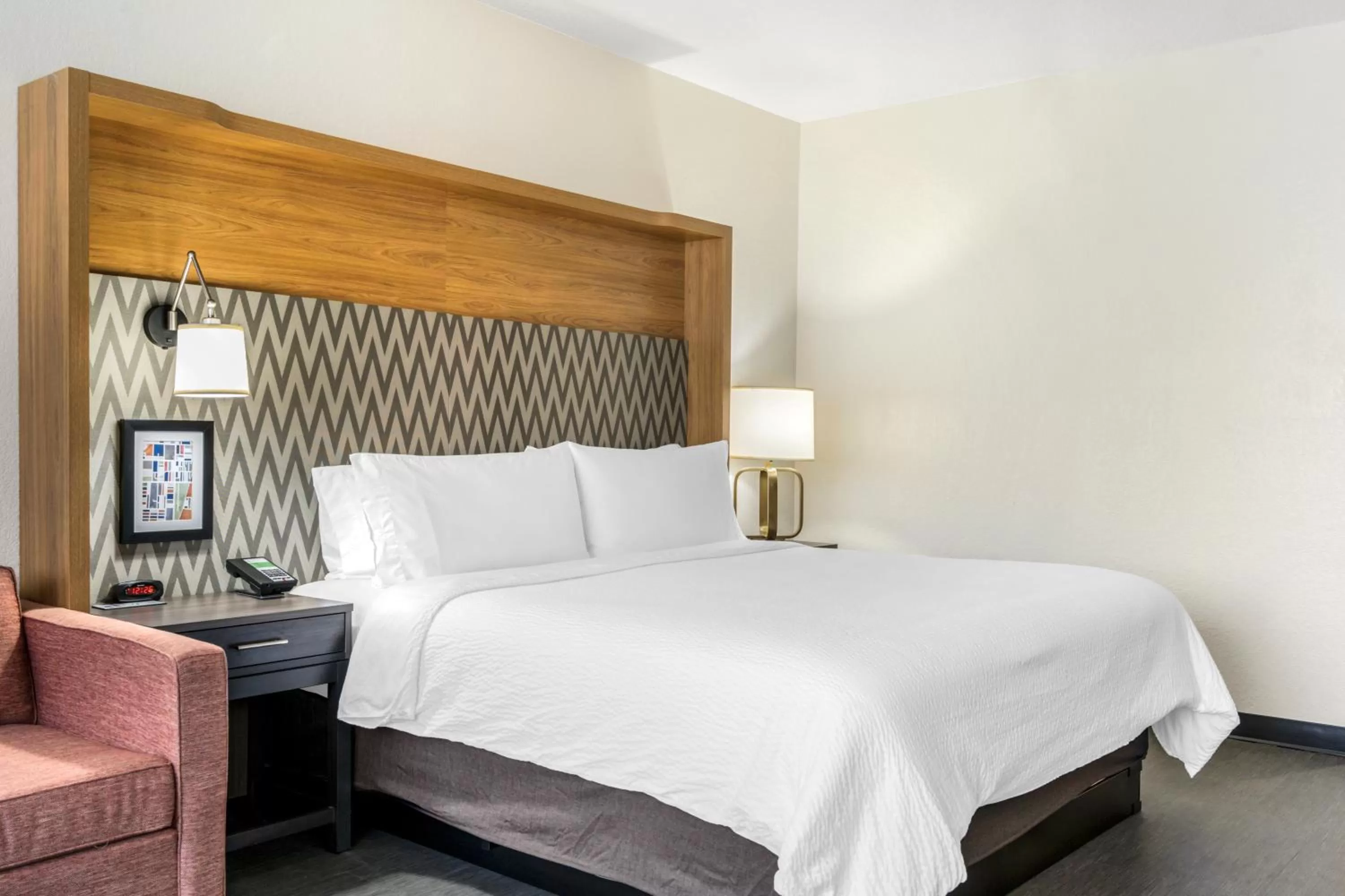 Bed in Holiday Inn Orlando International Dr-ICON by IHG