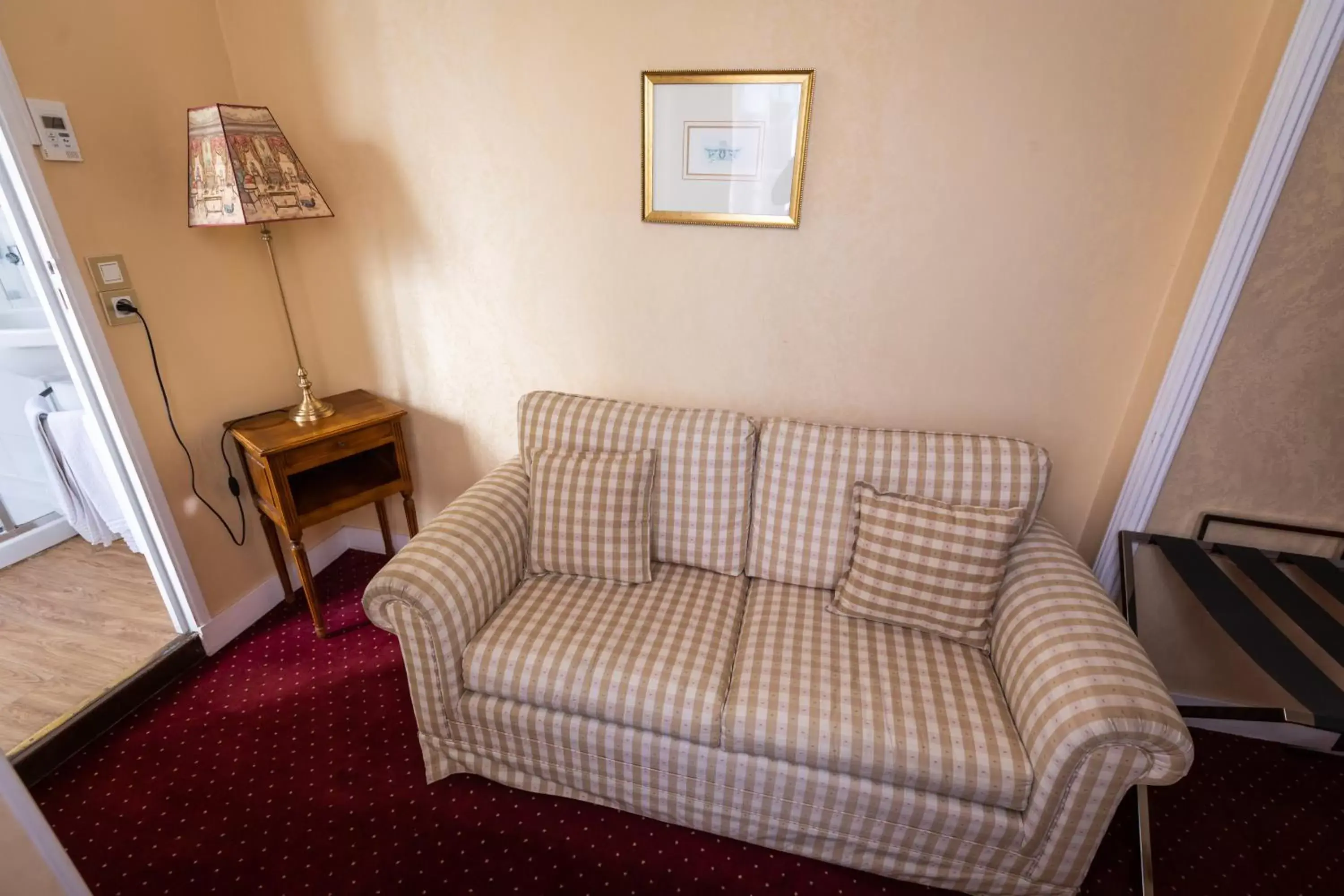 Seating Area in Churchill Hotel Bayeux Centre