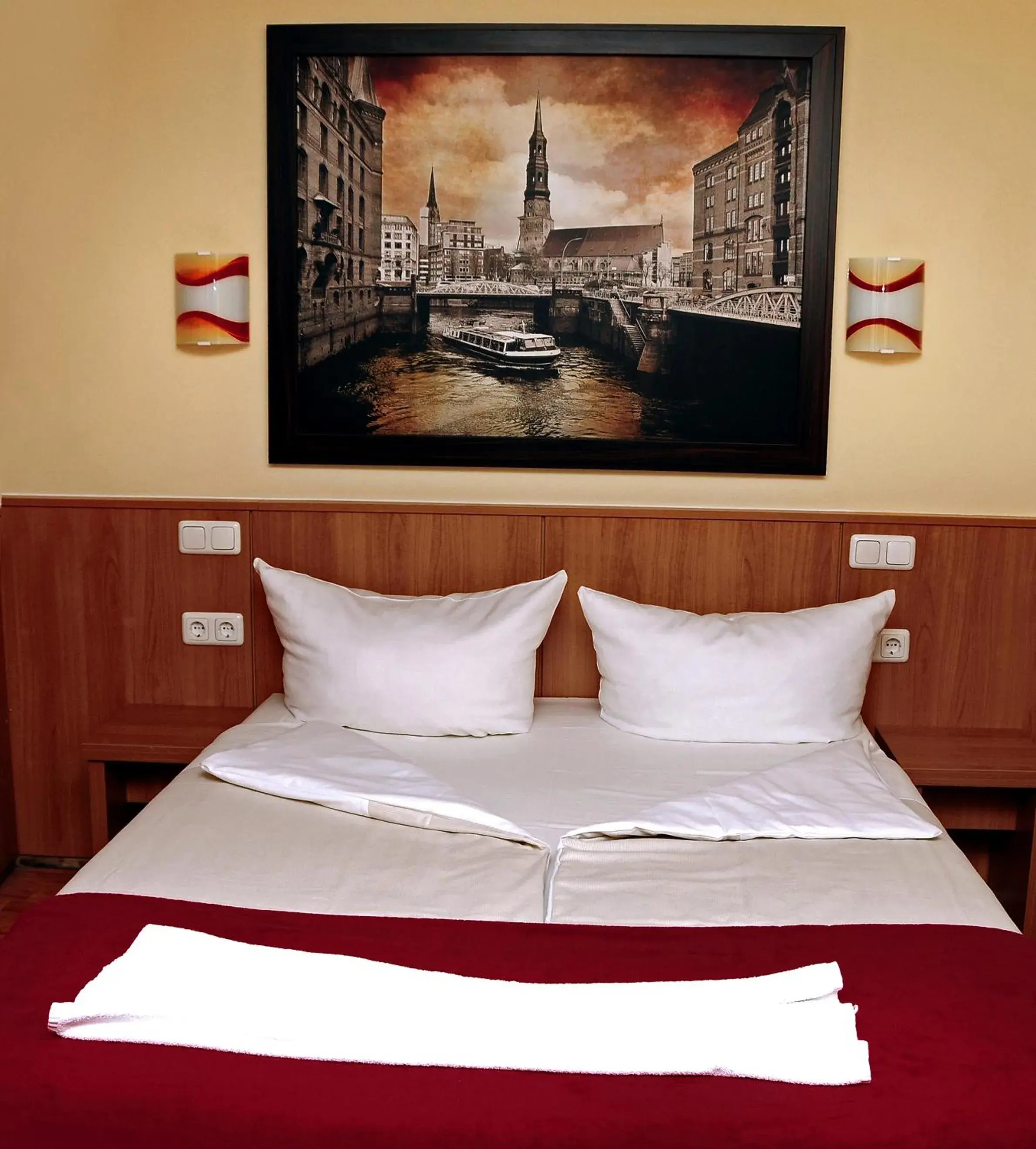 Photo of the whole room, Bed in Altan Hotel