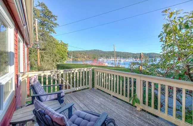 Balcony/Terrace in Kingfish at West Sound