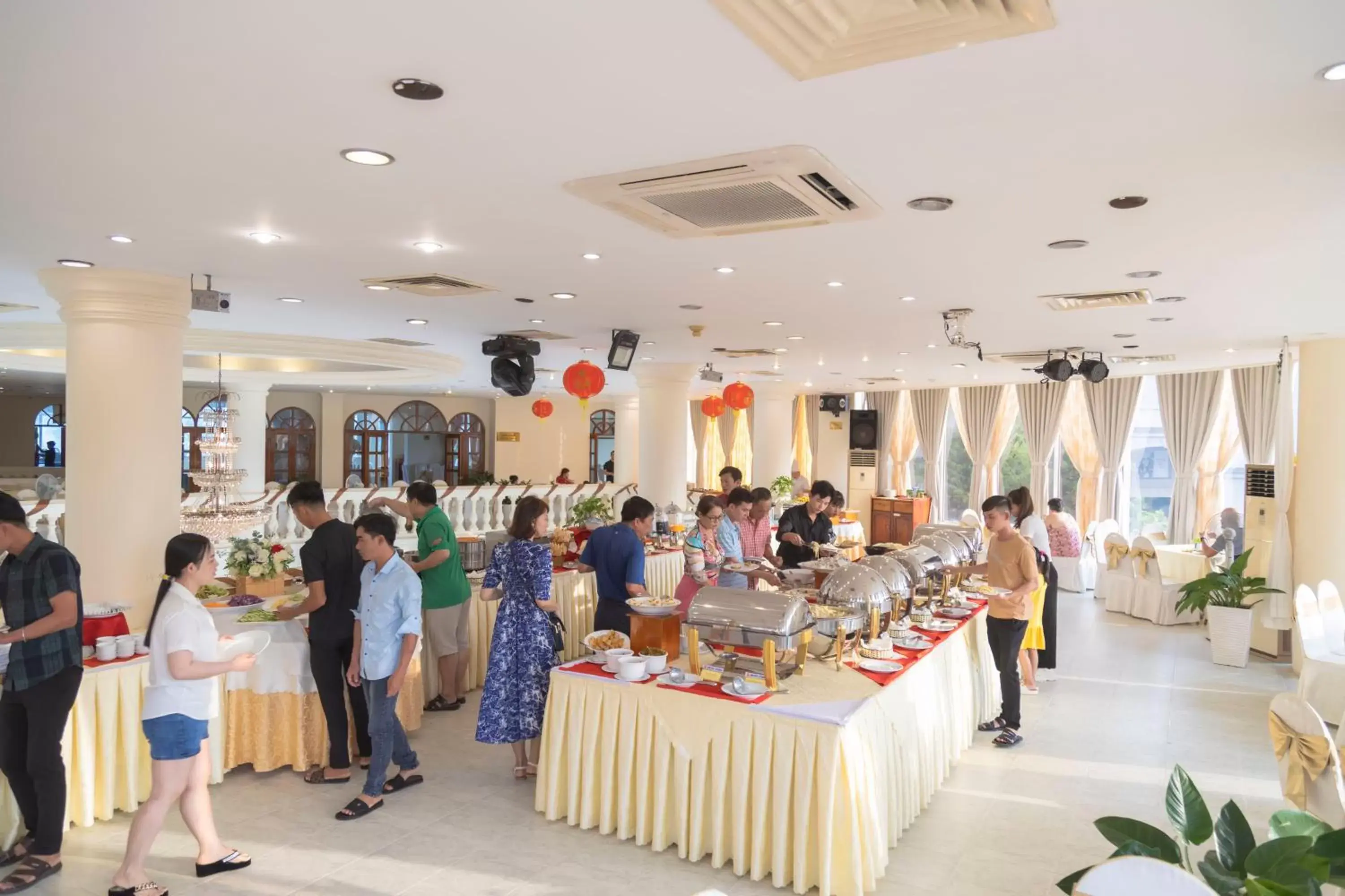 Restaurant/places to eat, Banquet Facilities in Sammy Hotel