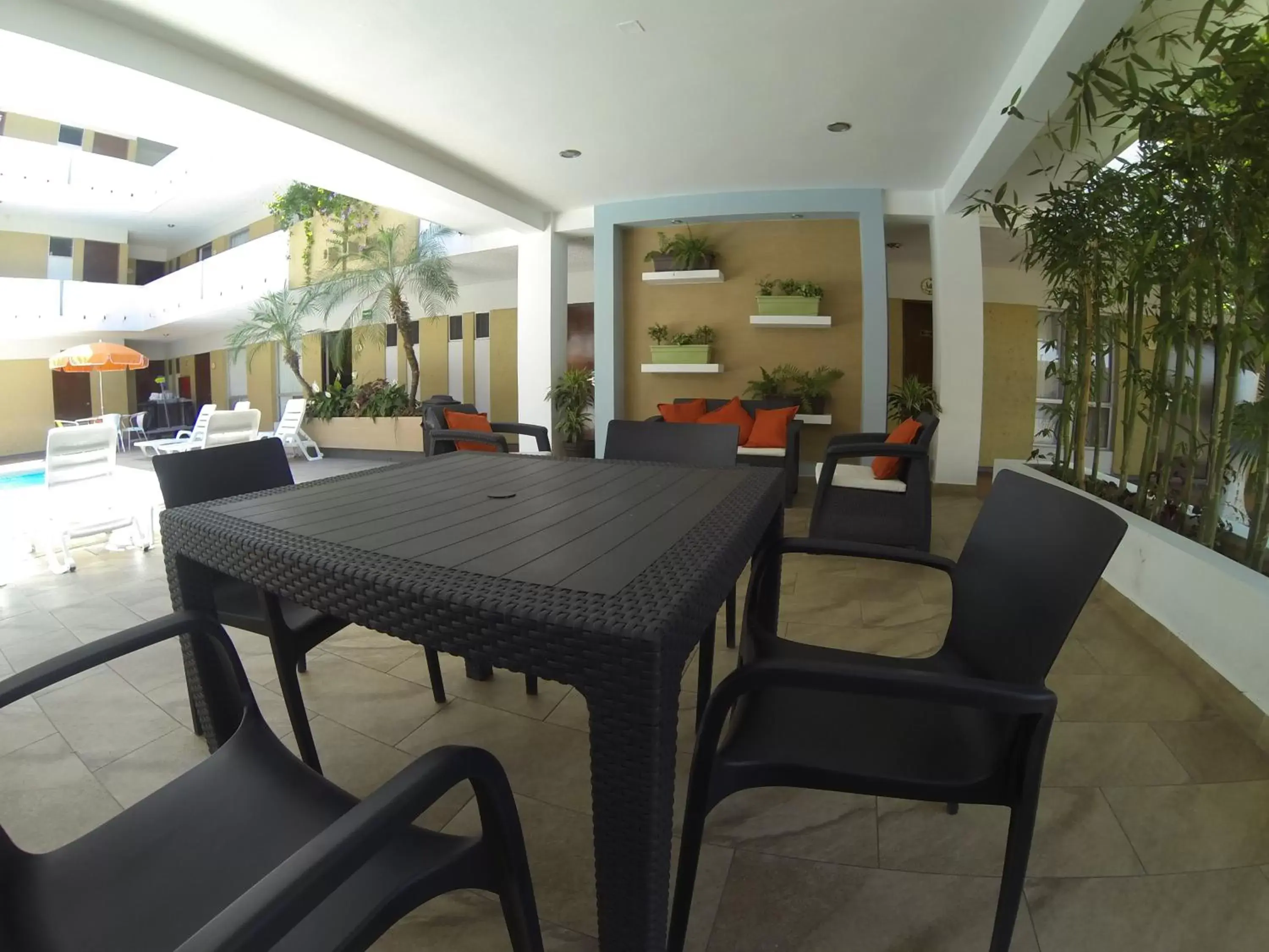 Lounge or bar in Hotel Azteca Inn
