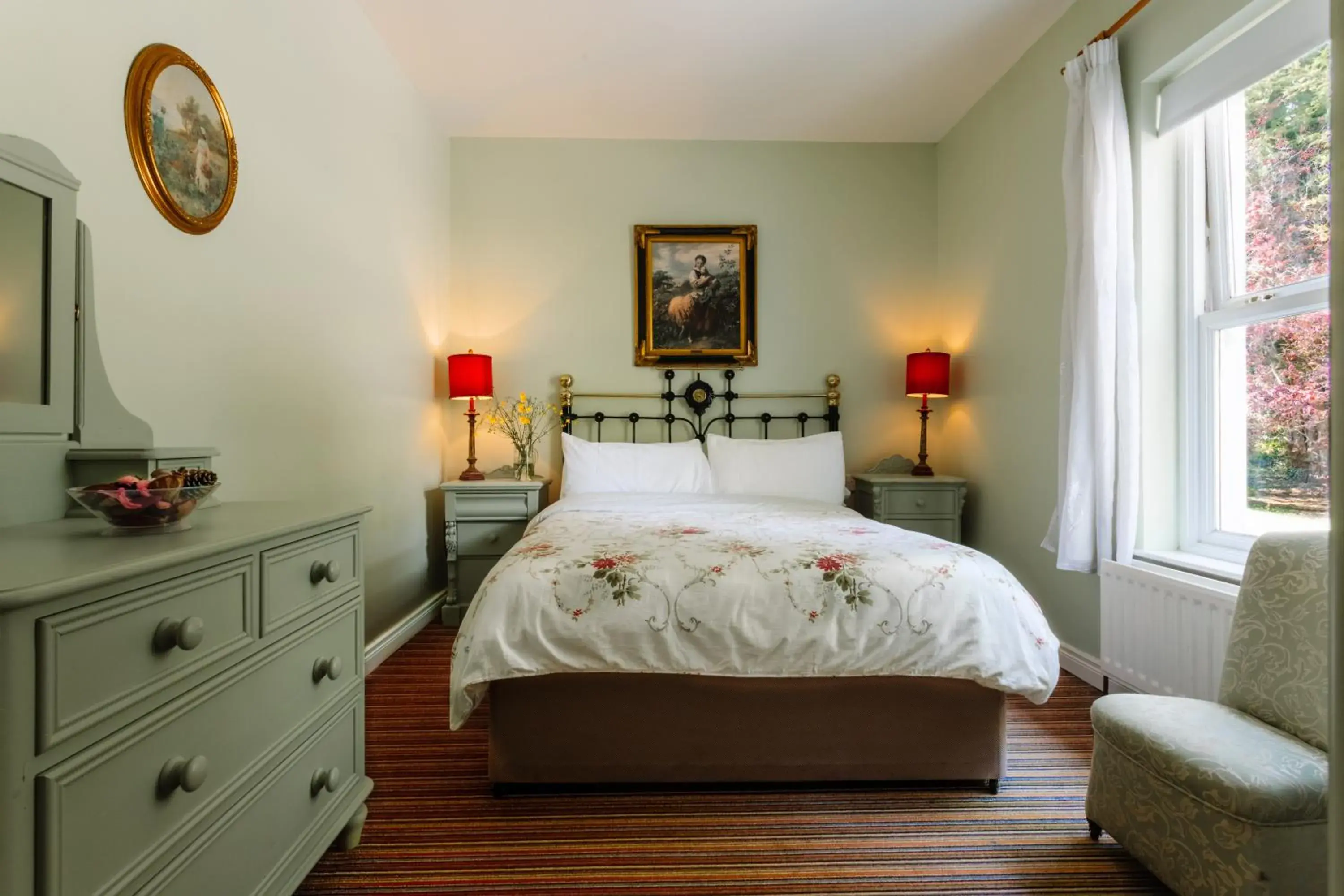 Photo of the whole room, Bed in Brookhall Cottages